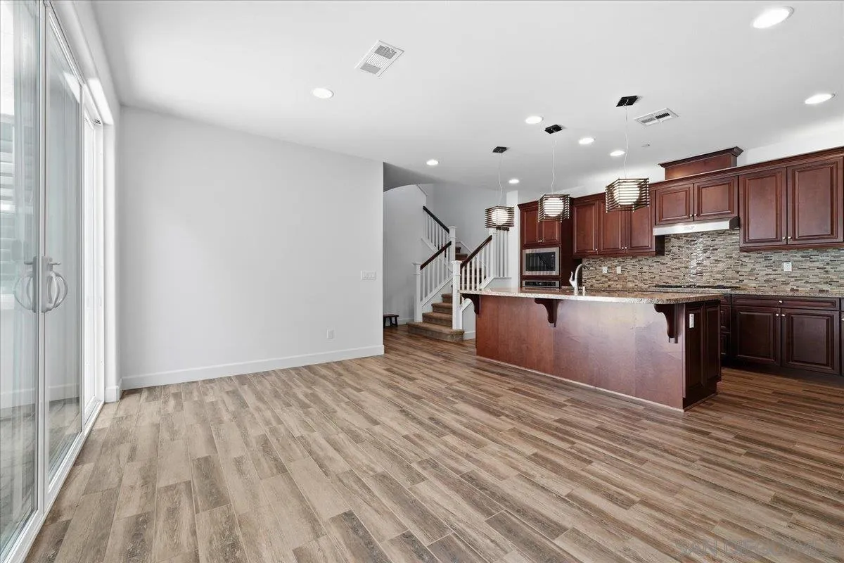 https://cdn.realtyfeed.com/cdn/127/260021202/ca232567cb3374990d100f7f04506c64.webp