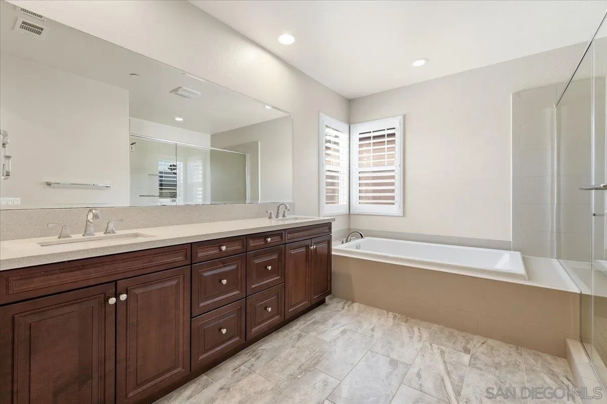 https://cdn.realtyfeed.com/cdn/127/260021202/d9f1a9dff9d783cf0977972651cc75e8.webp
