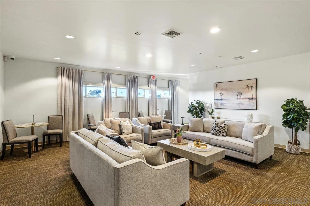 https://cdn.realtyfeed.com/cdn/127/260021205/d79332a3f1ab781bf96b731ba7e7a3e4.webp