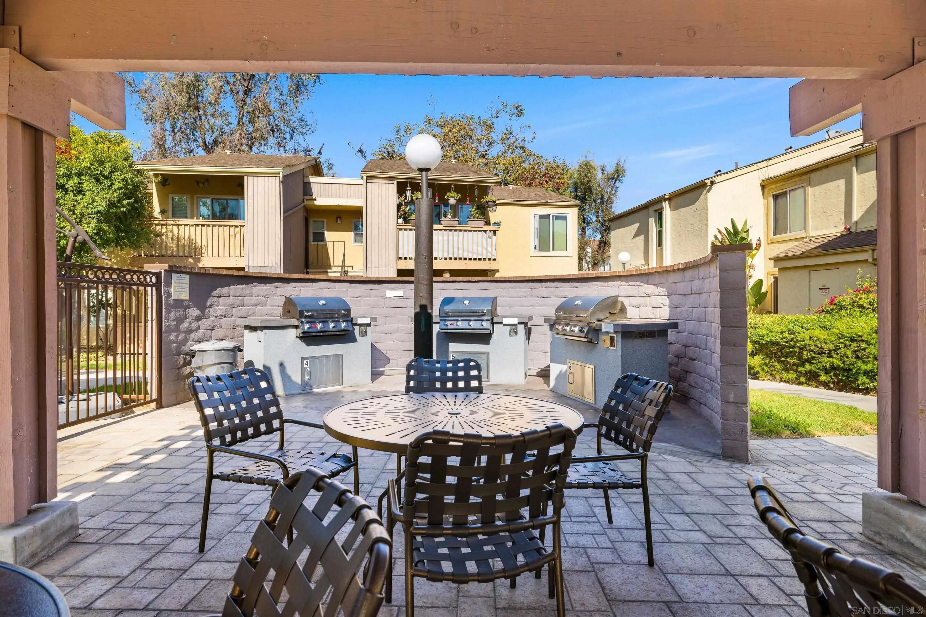 https://cdn.realtyfeed.com/cdn/127/260021207/2acff4311f25b0806d288ab2d8db3d52.webp