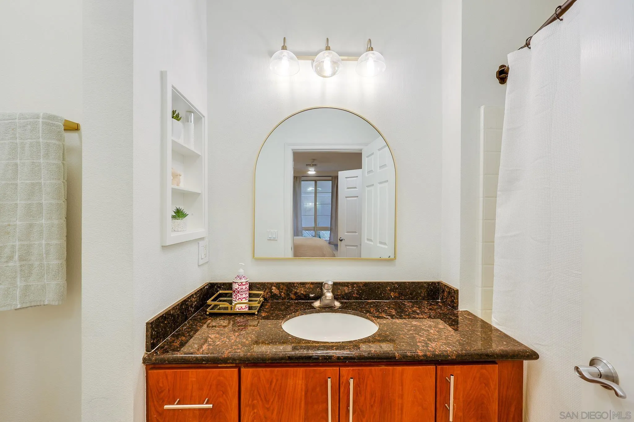 https://cdn.realtyfeed.com/cdn/127/260021208/20ae2744593a01df9539fcb84a952100.webp