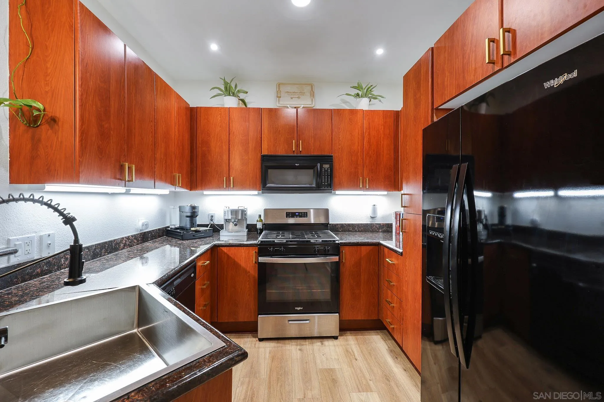 https://cdn.realtyfeed.com/cdn/127/260021208/5e36499d0464323e8c576b7b8da8213c.webp