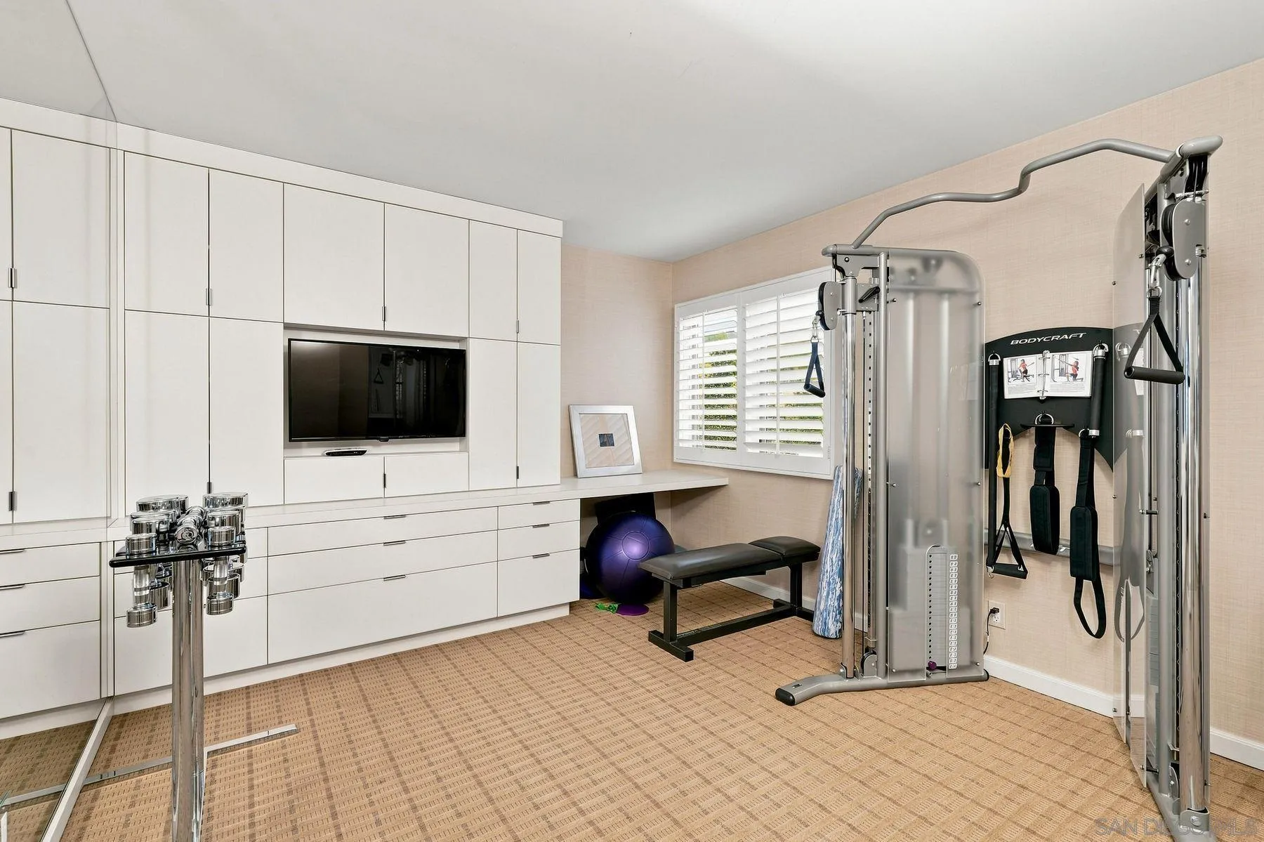 https://cdn.realtyfeed.com/cdn/127/260021210/1b71f127082bb94892fdef5ec6ddfa26.webp