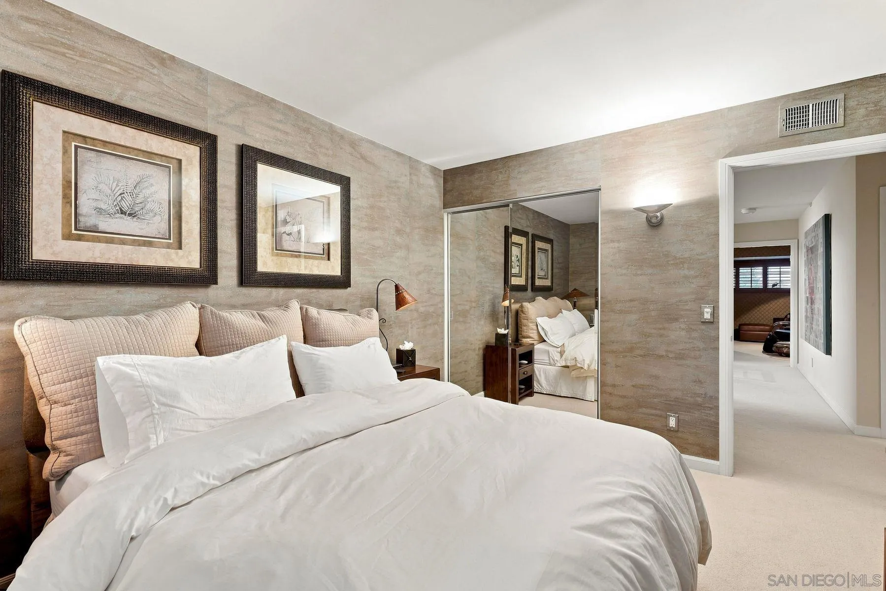 https://cdn.realtyfeed.com/cdn/127/260021210/29b7f946bbdd1bdf9461ad338424cb91.webp