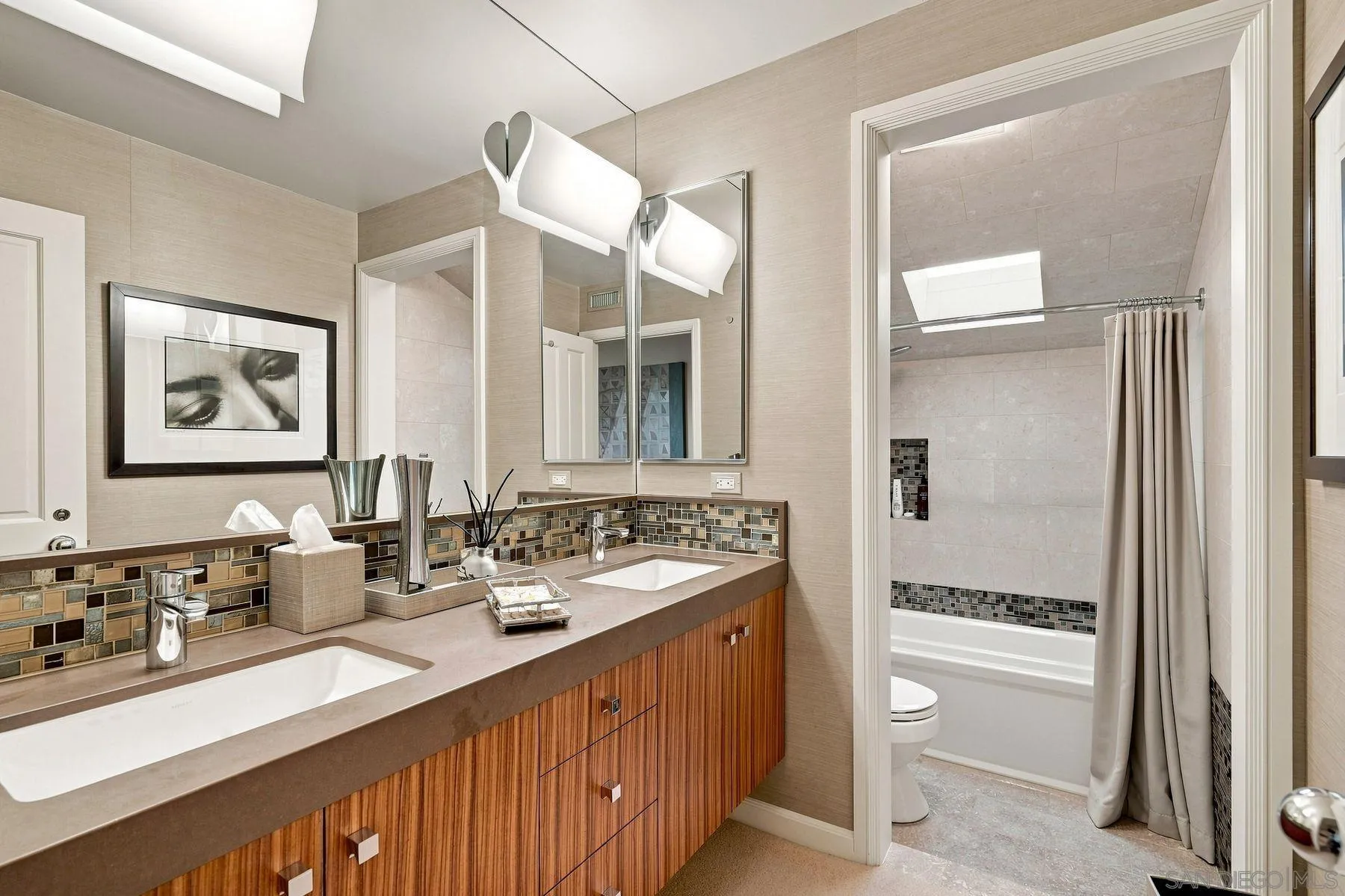 https://cdn.realtyfeed.com/cdn/127/260021210/30c38f62caf4f0df938fa11b8b88ab29.webp