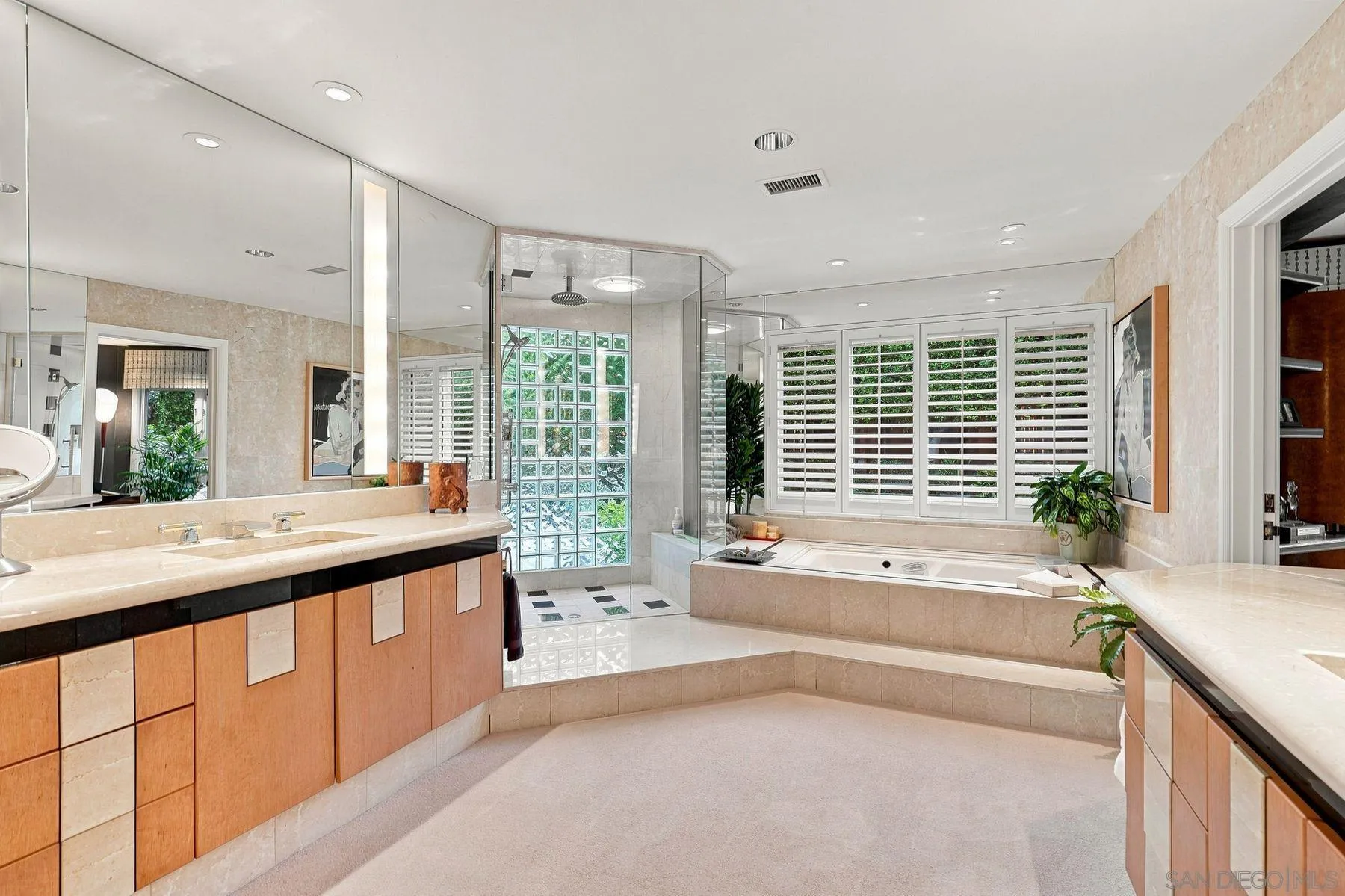 https://cdn.realtyfeed.com/cdn/127/260021210/42f63ca750f79c687e5432aa7809e5ea.webp
