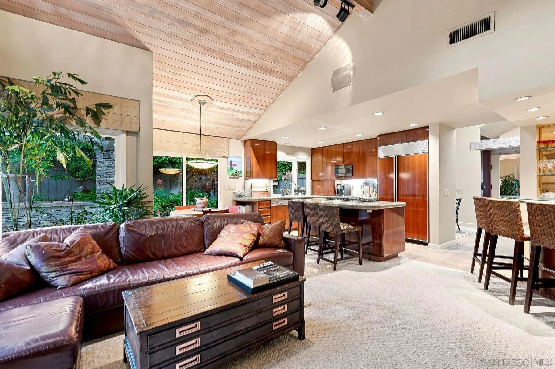 https://cdn.realtyfeed.com/cdn/127/260021210/44f0a4b9a4fa5a8a68057addeb998b47.webp