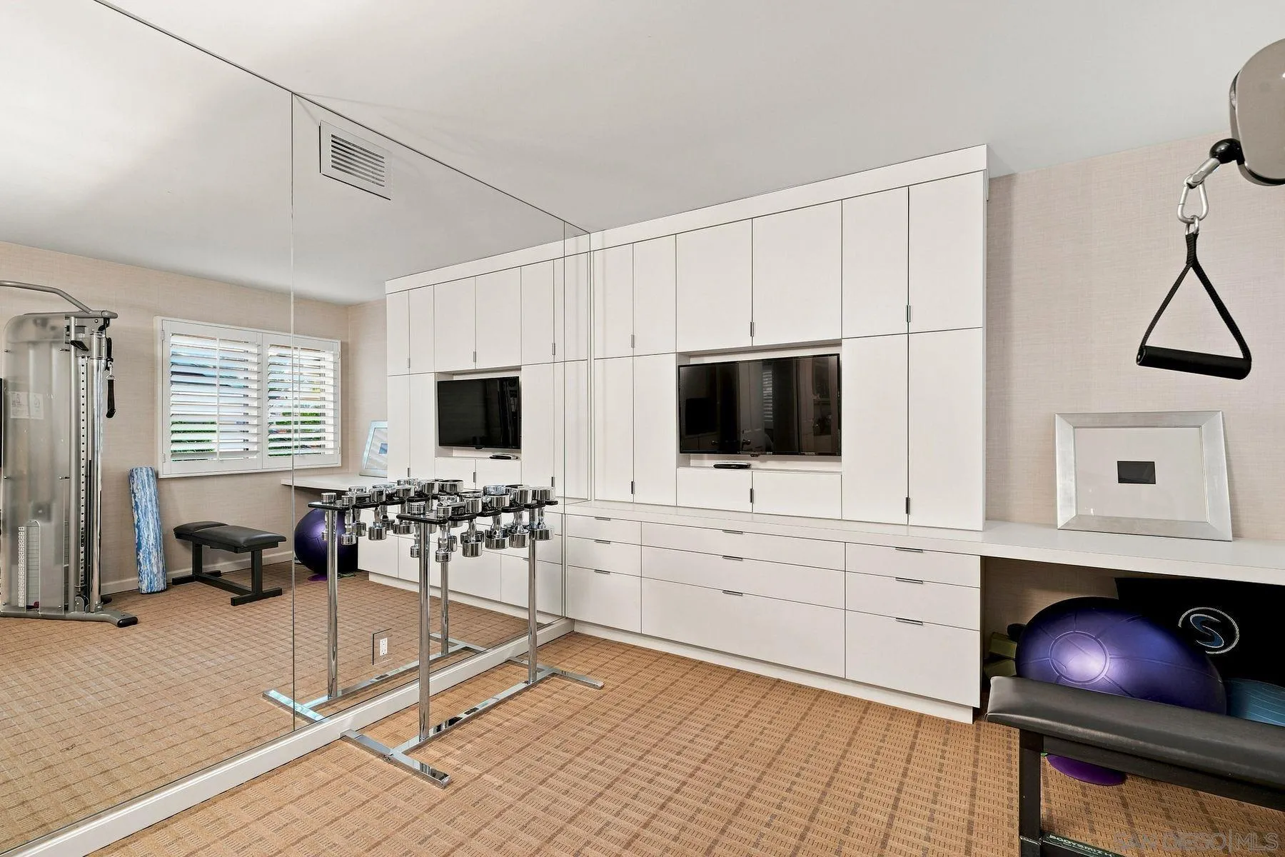 https://cdn.realtyfeed.com/cdn/127/260021210/57c36db7ba7e70fe05f75666c6e227ff.webp