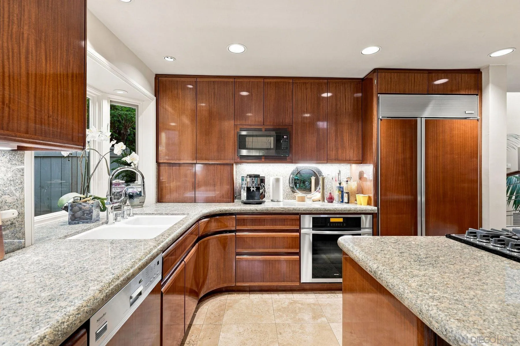https://cdn.realtyfeed.com/cdn/127/260021210/5c3f6e7b98f56c8fb842becdac4327a3.webp
