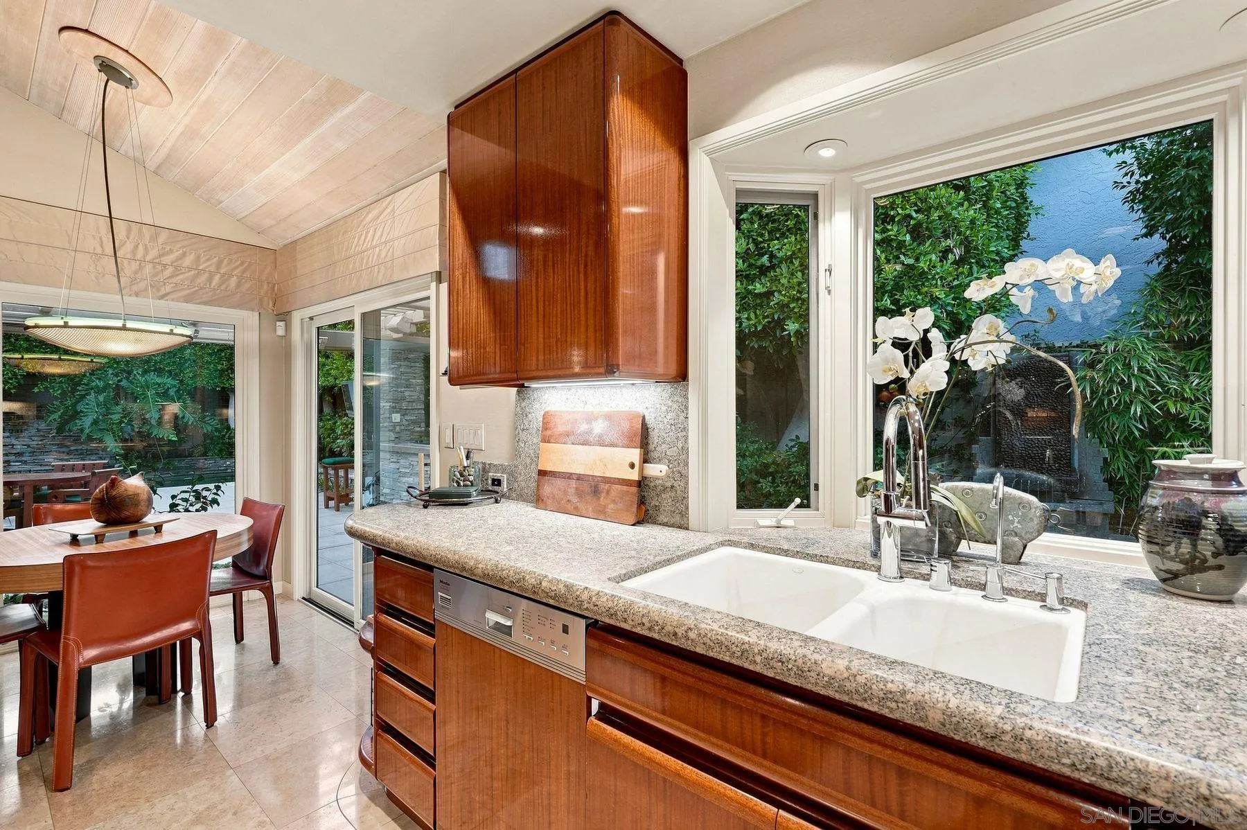 https://cdn.realtyfeed.com/cdn/127/260021210/60b6af22ad7348637af0170b8ba5b504.webp