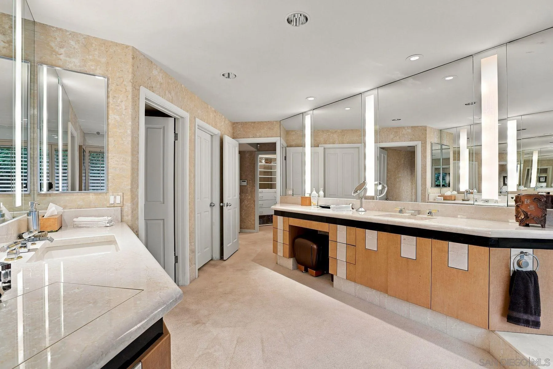 https://cdn.realtyfeed.com/cdn/127/260021210/788f4976b8bc94d56545d5da3d22c991.webp