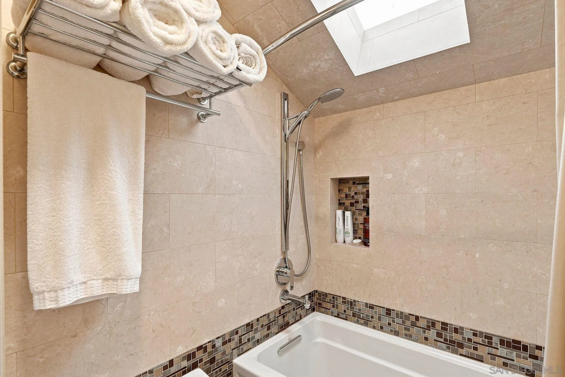 https://cdn.realtyfeed.com/cdn/127/260021210/a456a95f24d5e216649d3e39c49d19bf.webp