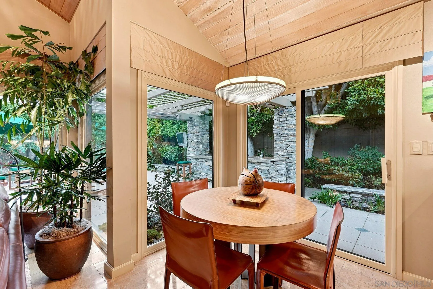https://cdn.realtyfeed.com/cdn/127/260021210/b797984e0684fc3f7598a72b2321d190.webp