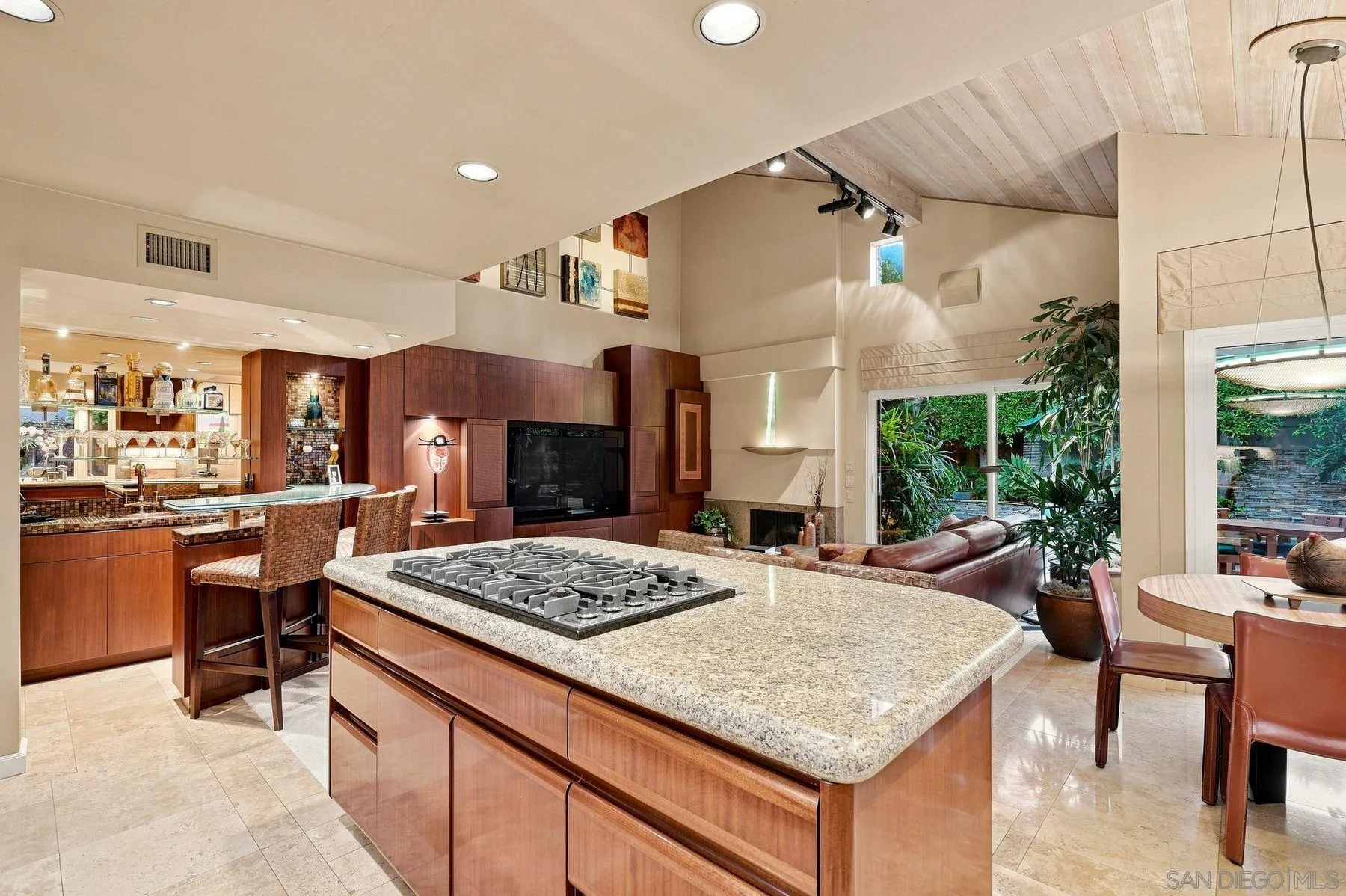 https://cdn.realtyfeed.com/cdn/127/260021210/ce7e02026183aaac9162da6d1b0b8e0c.webp