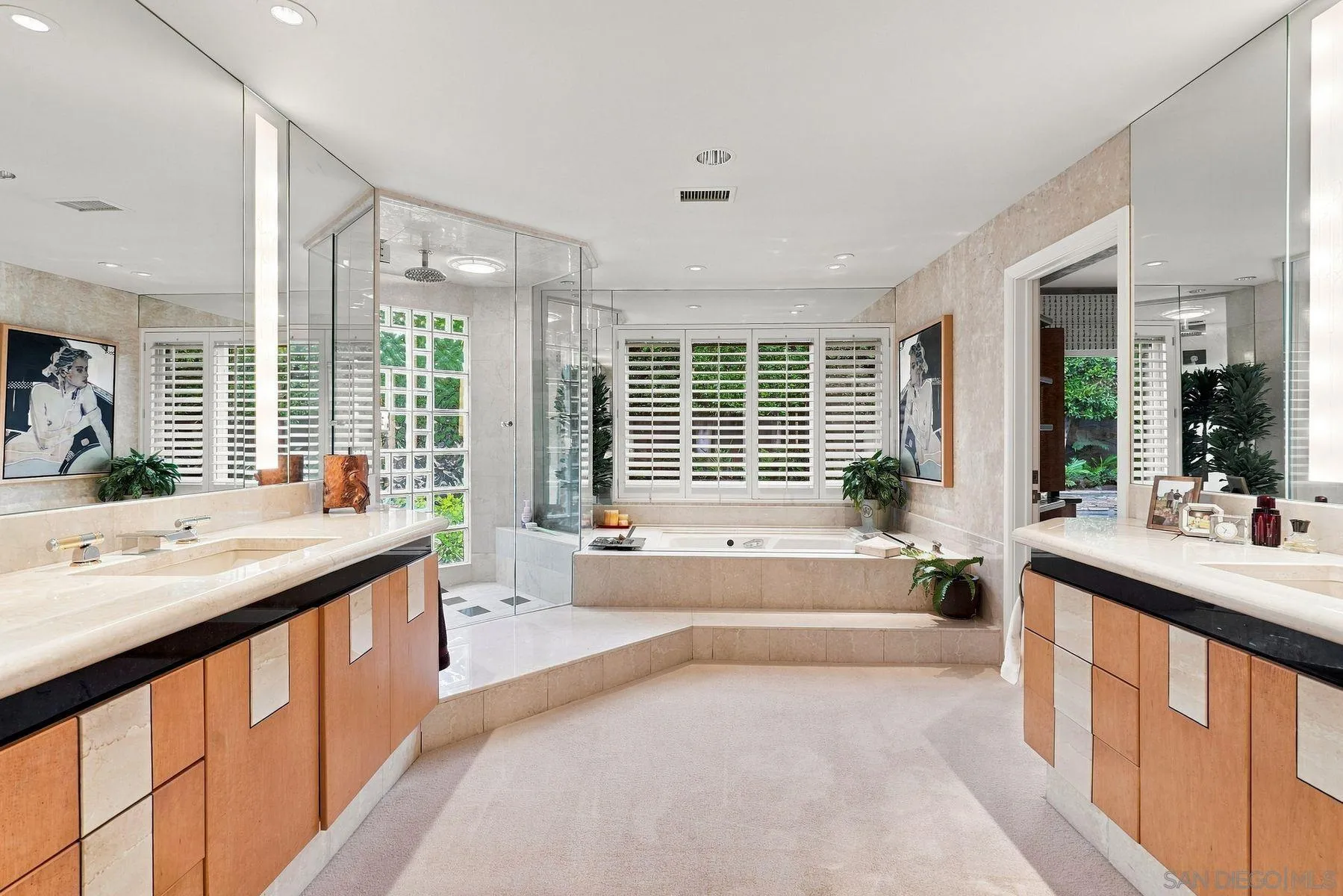 https://cdn.realtyfeed.com/cdn/127/260021210/ea5b4baf3ea160f66510014bad4a851a.webp