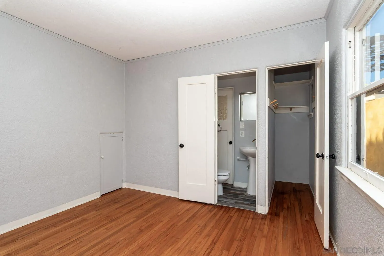 https://cdn.realtyfeed.com/cdn/127/260021214/581ece8269a54f44327843adec876a17.webp
