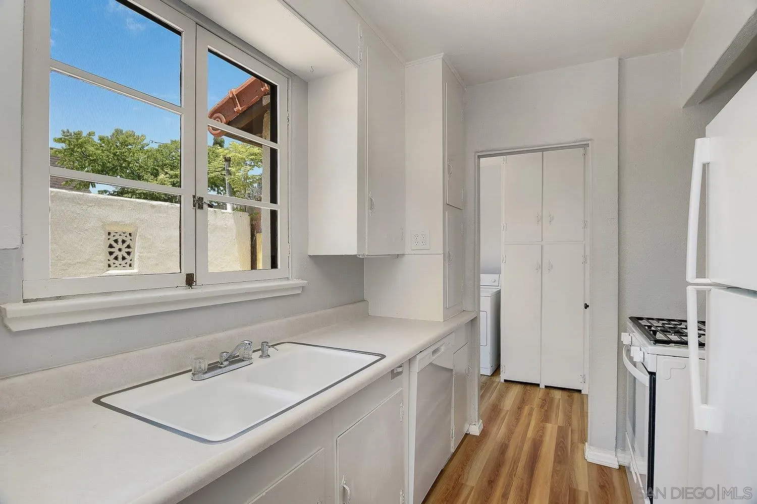 https://cdn.realtyfeed.com/cdn/127/260021214/80b2d1e94e22741f59d131988eed07fa.webp