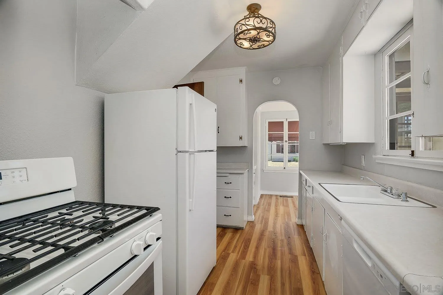 https://cdn.realtyfeed.com/cdn/127/260021214/827cf80ba2b941c8695ebdb009107d32.webp