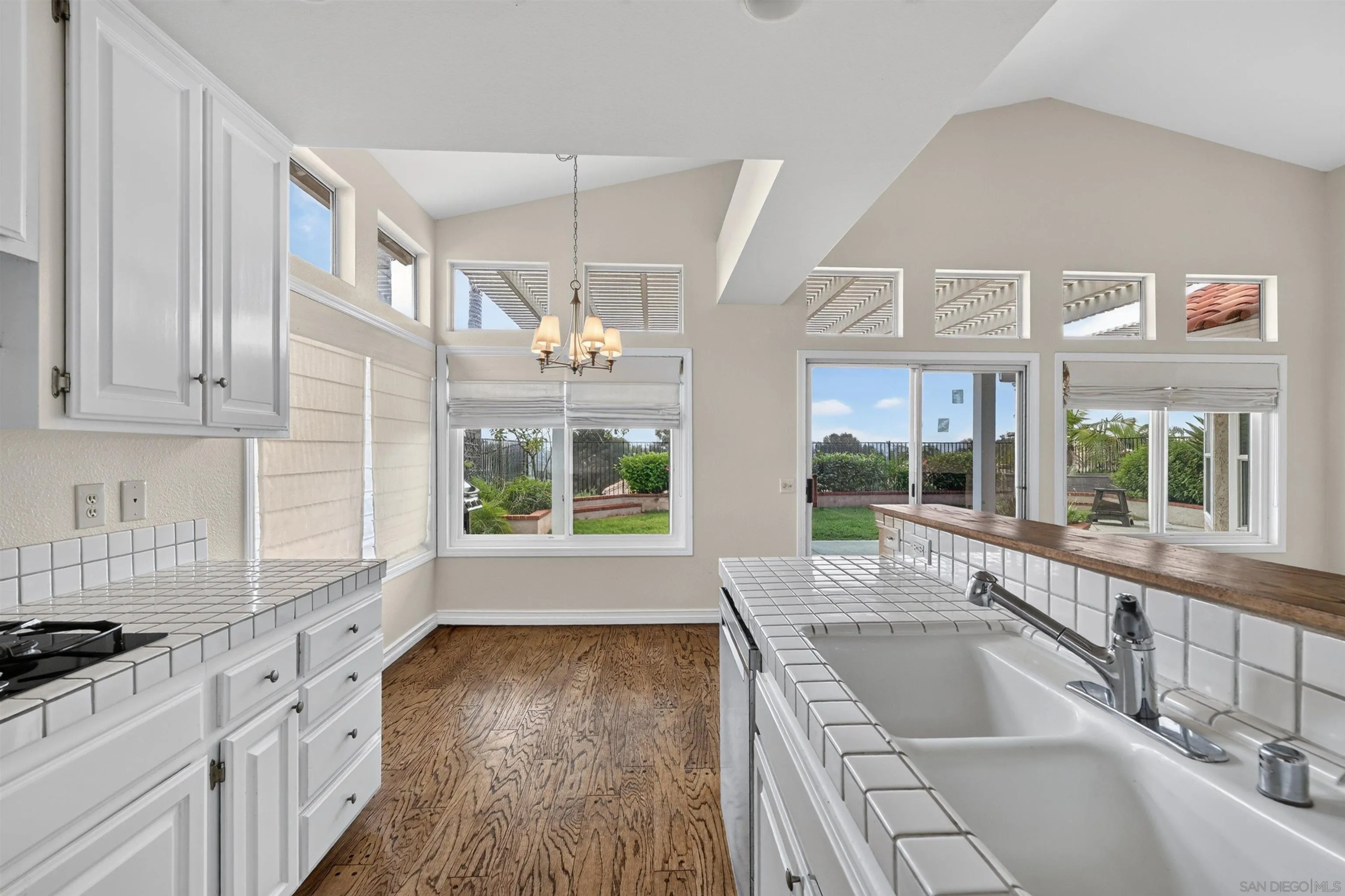 https://cdn.realtyfeed.com/cdn/127/260021215/0df9e5a3b70da225f9ddc408d58dd6da.webp