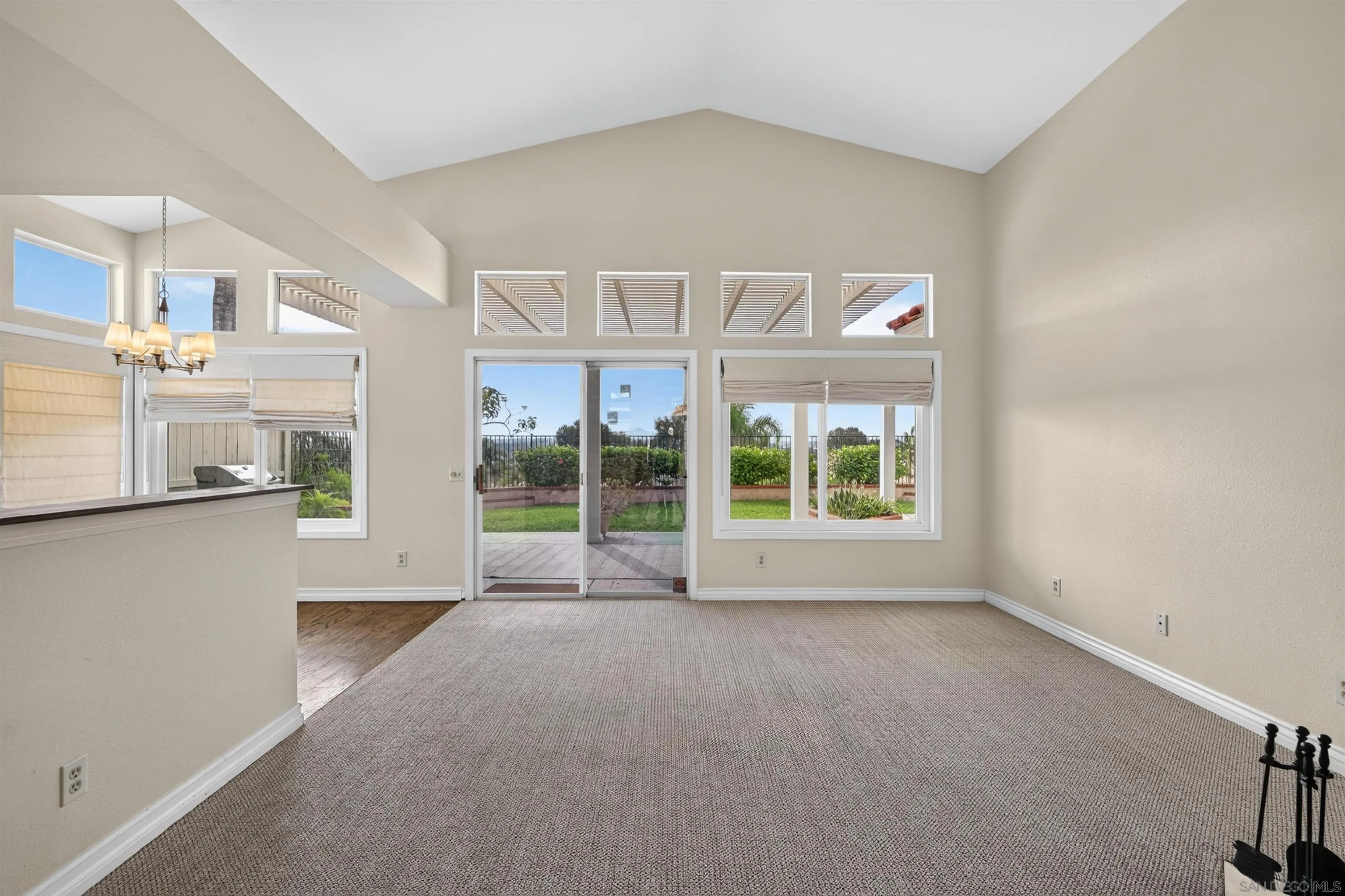 https://cdn.realtyfeed.com/cdn/127/260021215/0e9ee21a4224a10b25fdae188cd6ede5.webp