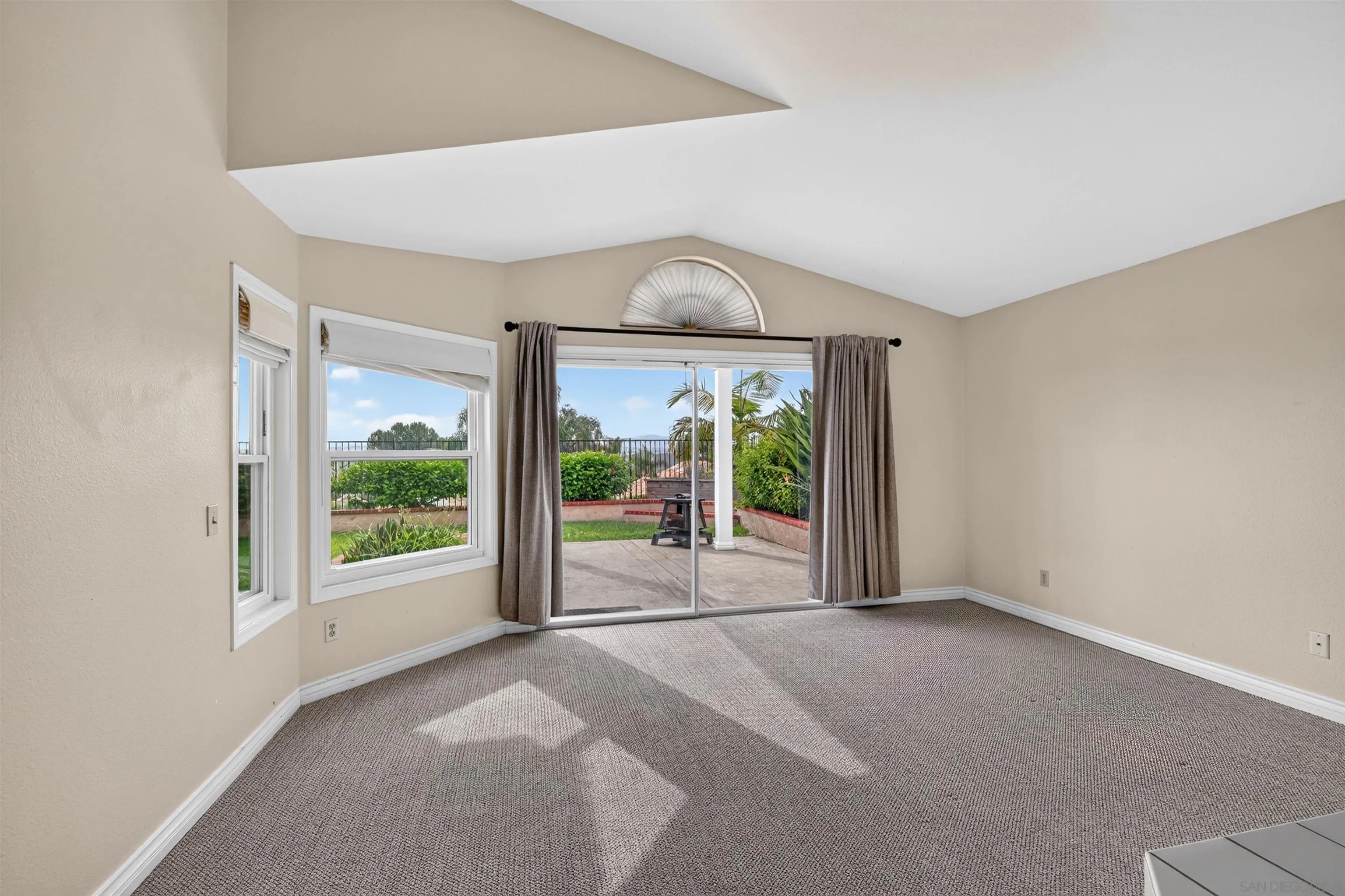 https://cdn.realtyfeed.com/cdn/127/260021215/43d58166fc5a55ea291b83ef2bc2efcd.webp