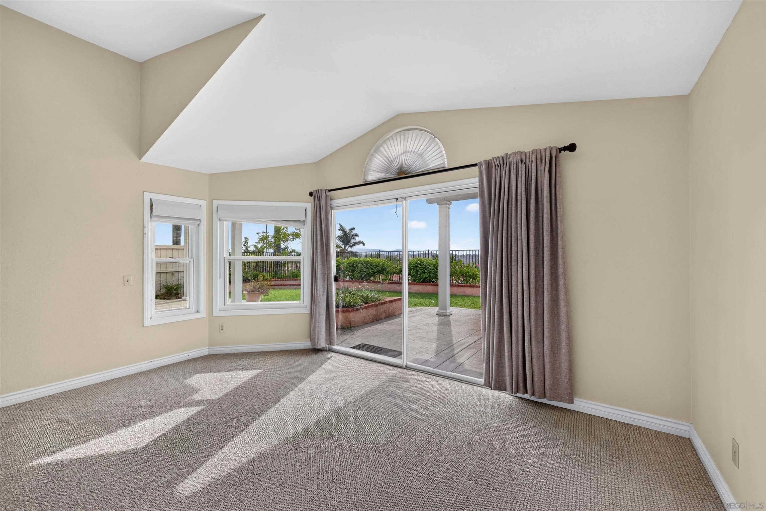 https://cdn.realtyfeed.com/cdn/127/260021215/43f73d5fb03fe314e391cfeb887203ce.webp