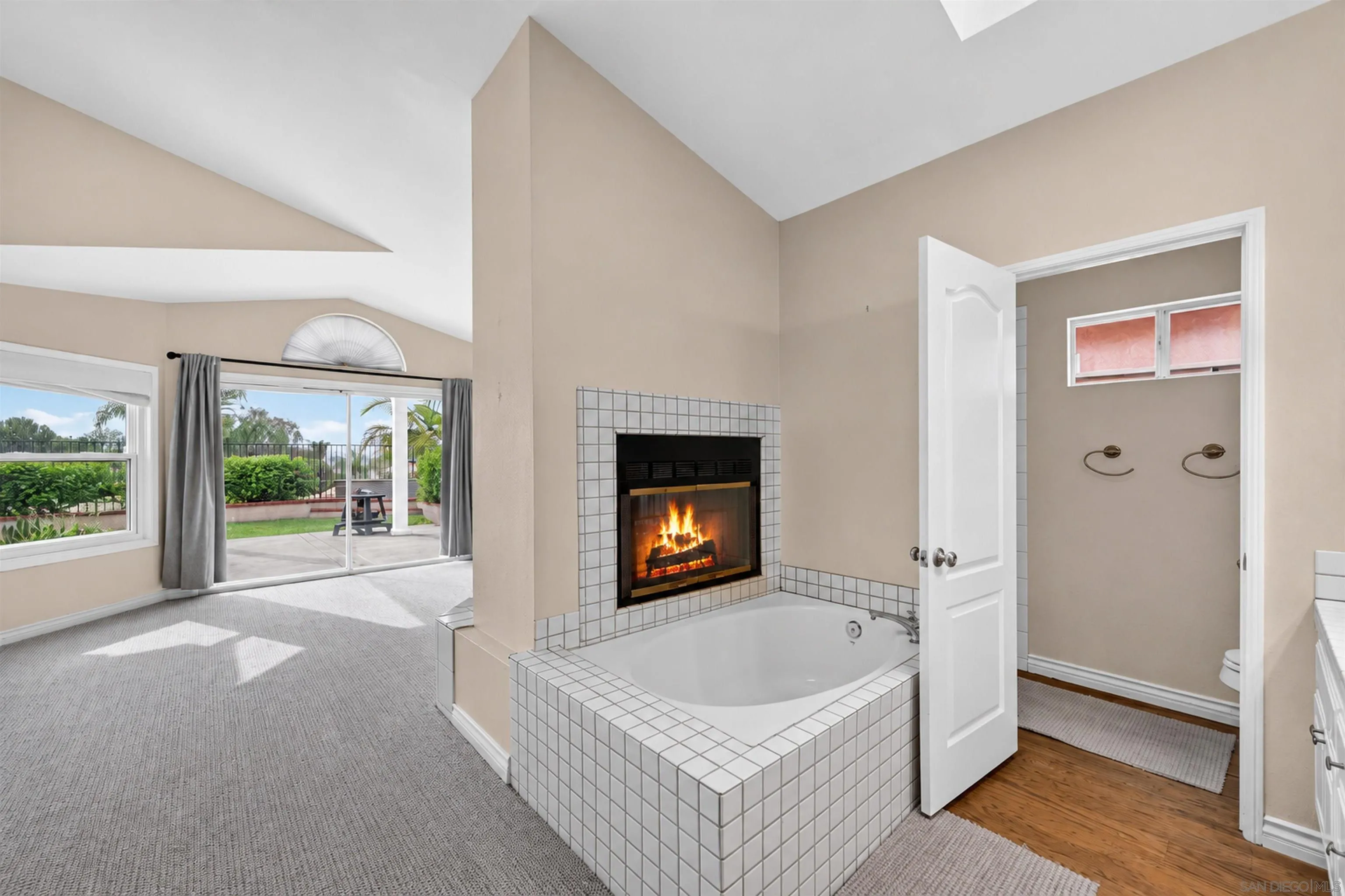 https://cdn.realtyfeed.com/cdn/127/260021215/4e09869a2d5f19e2ea210dd9ea5ee4c2.webp