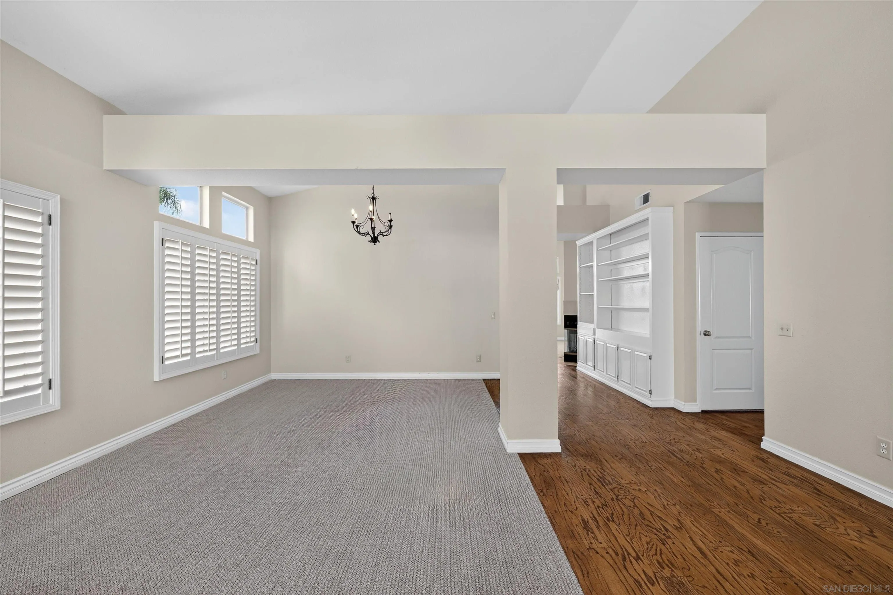 https://cdn.realtyfeed.com/cdn/127/260021215/532017298cb26571f7a7501ec0e9eedd.webp