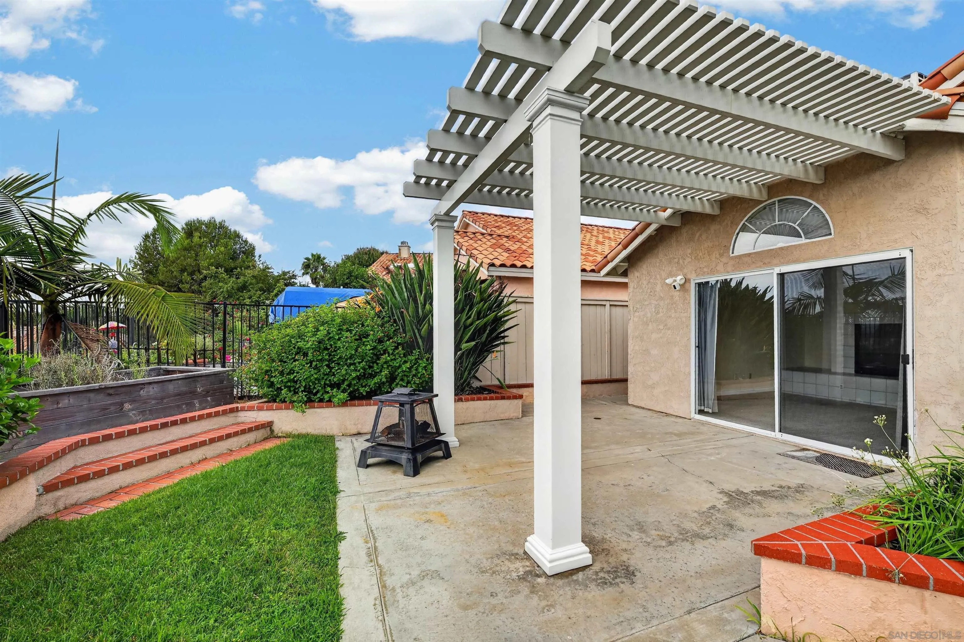 https://cdn.realtyfeed.com/cdn/127/260021215/56b650b10ac7eb9bf002a2b0582e25f5.webp