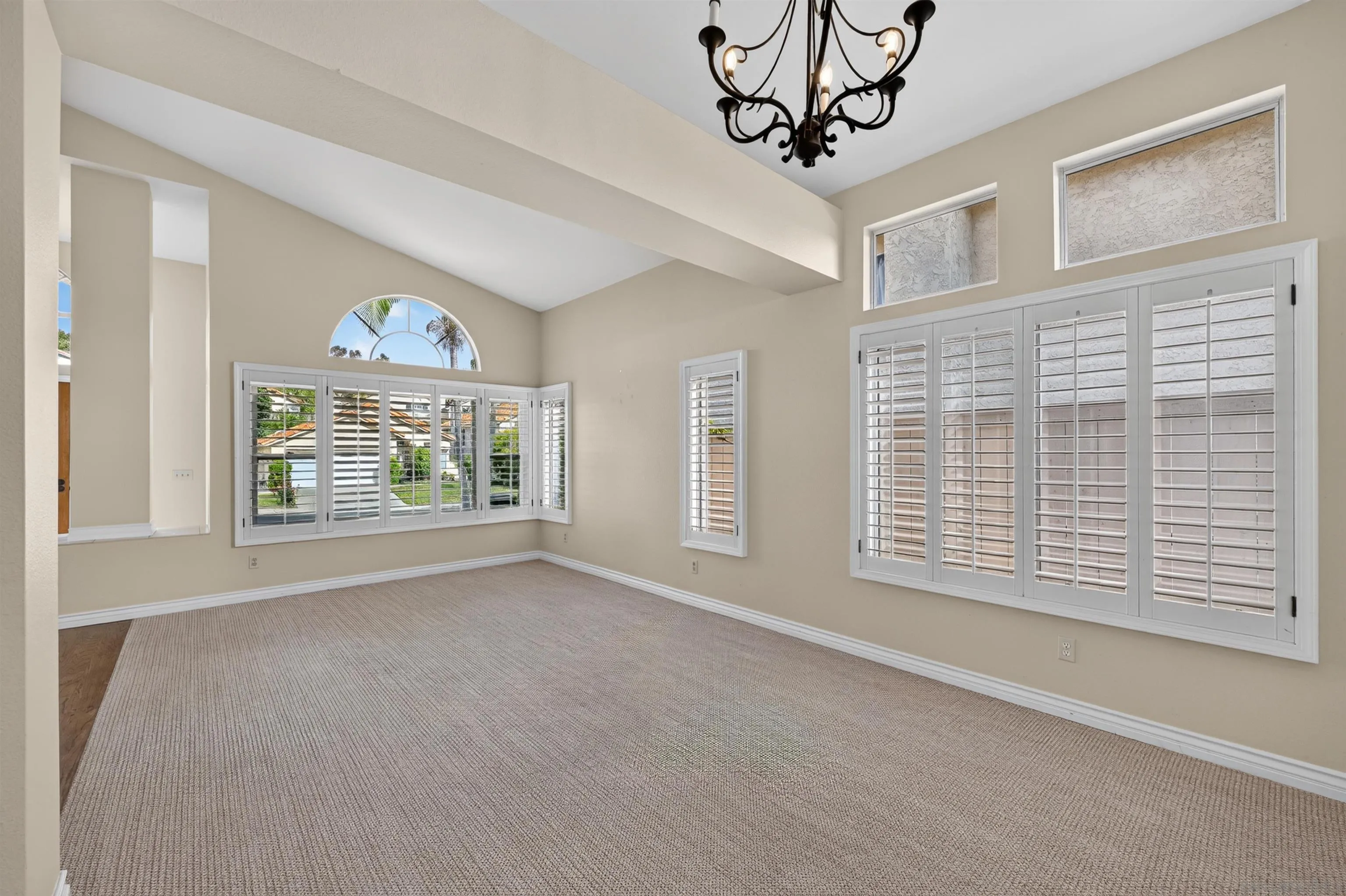 https://cdn.realtyfeed.com/cdn/127/260021215/bdb48f60f18e6690222c7f961d3ec099.webp