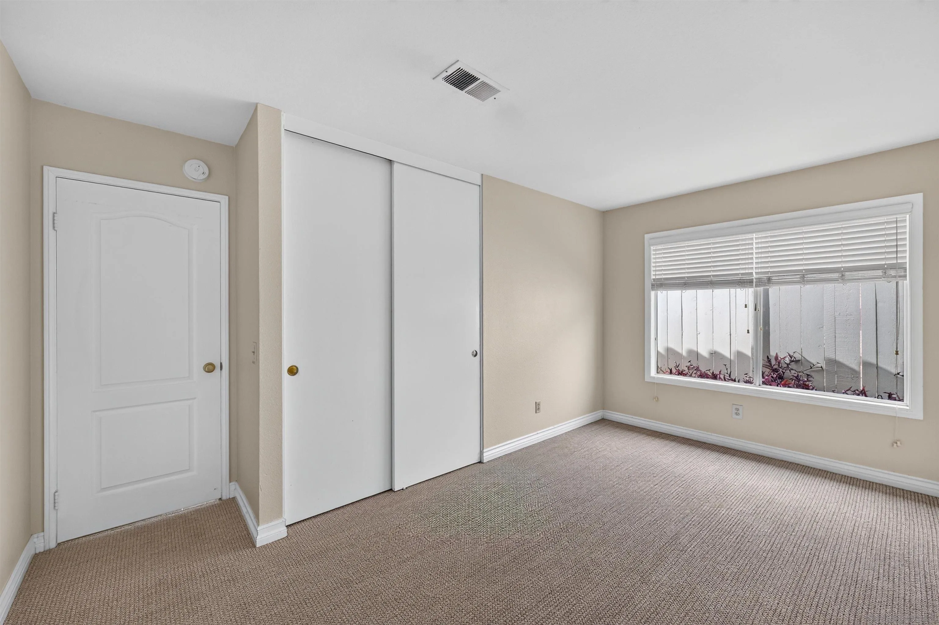 https://cdn.realtyfeed.com/cdn/127/260021215/e687e49d4b7e87f228293ec68be2f24f.webp