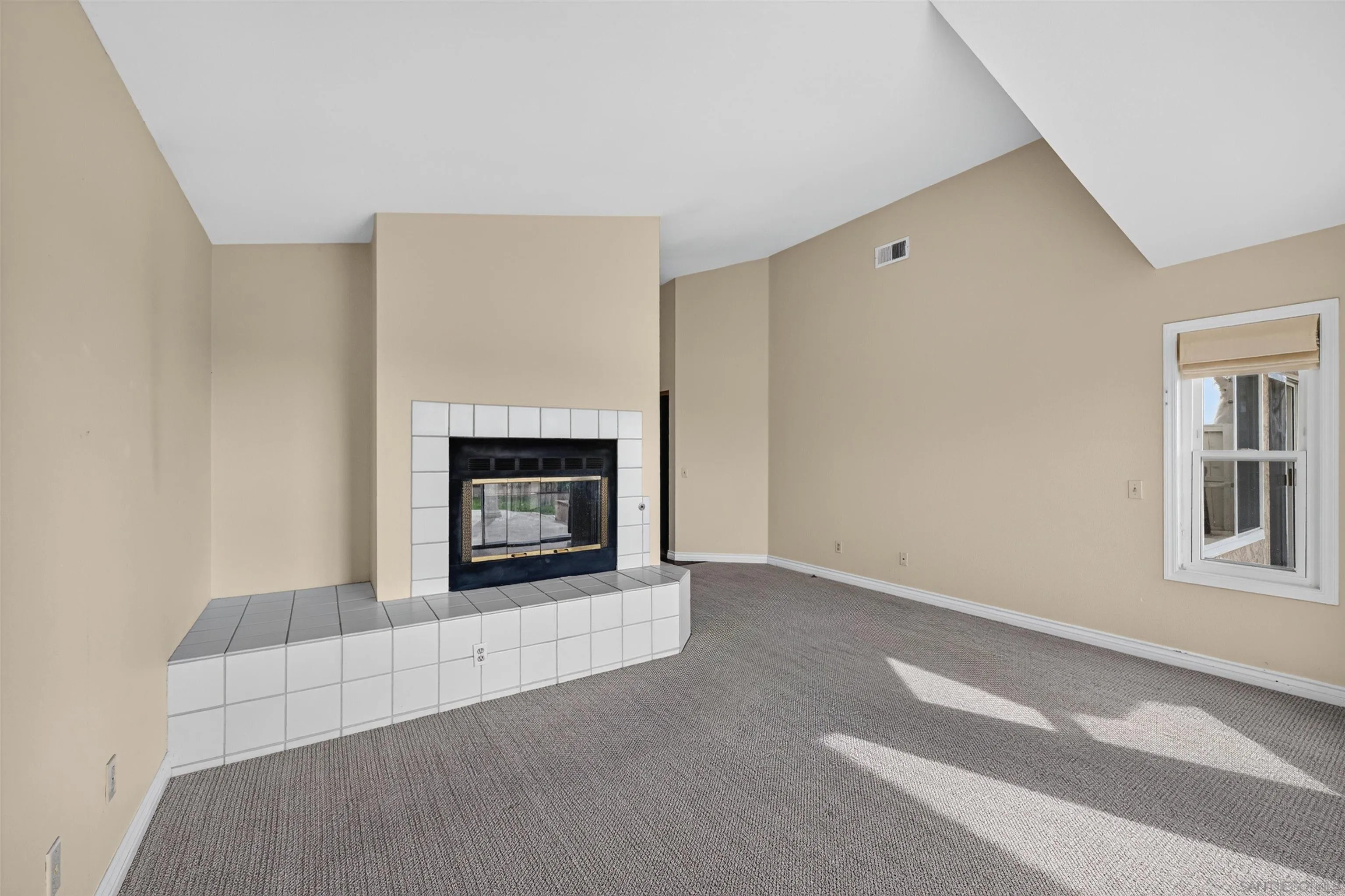 https://cdn.realtyfeed.com/cdn/127/260021215/ee8ff243b1d65ce7d15e49966cd03b07.webp