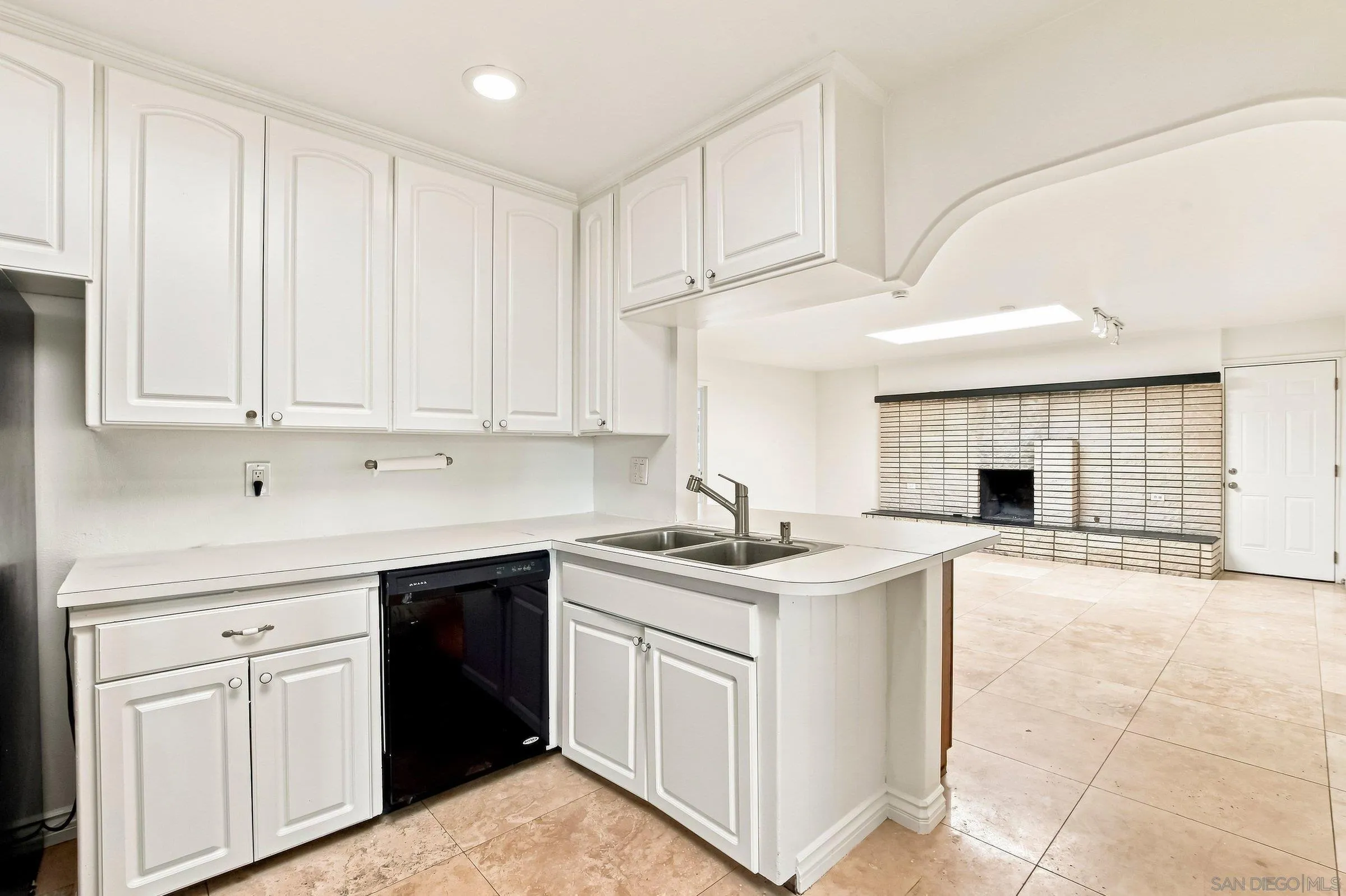 https://cdn.realtyfeed.com/cdn/127/260021218/1b51ac9873c305f225bf5cbcb1a28955.webp