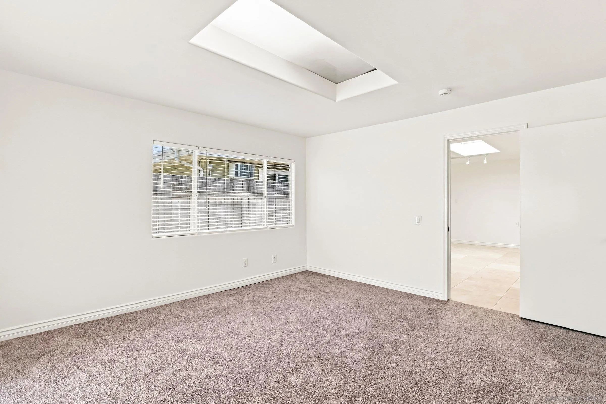 https://cdn.realtyfeed.com/cdn/127/260021218/27b42d3c9eb30c6de913e5f78a1804a0.webp