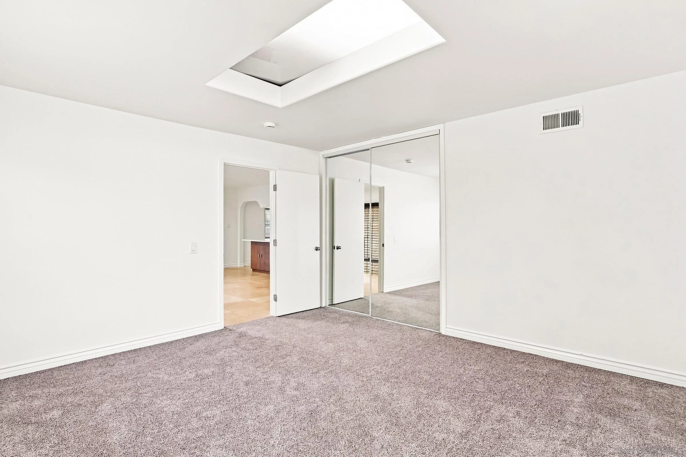 https://cdn.realtyfeed.com/cdn/127/260021218/38a2713930197c92c539e488bc2bde13.webp