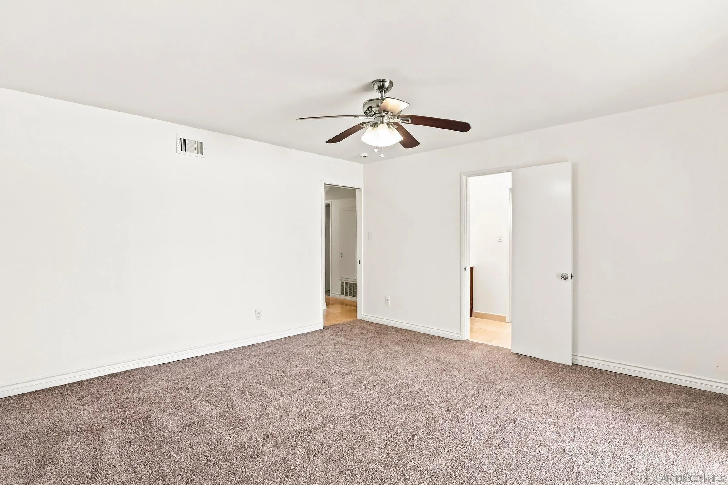 https://cdn.realtyfeed.com/cdn/127/260021218/3ff706275ecec31851a1399daa04a741.webp