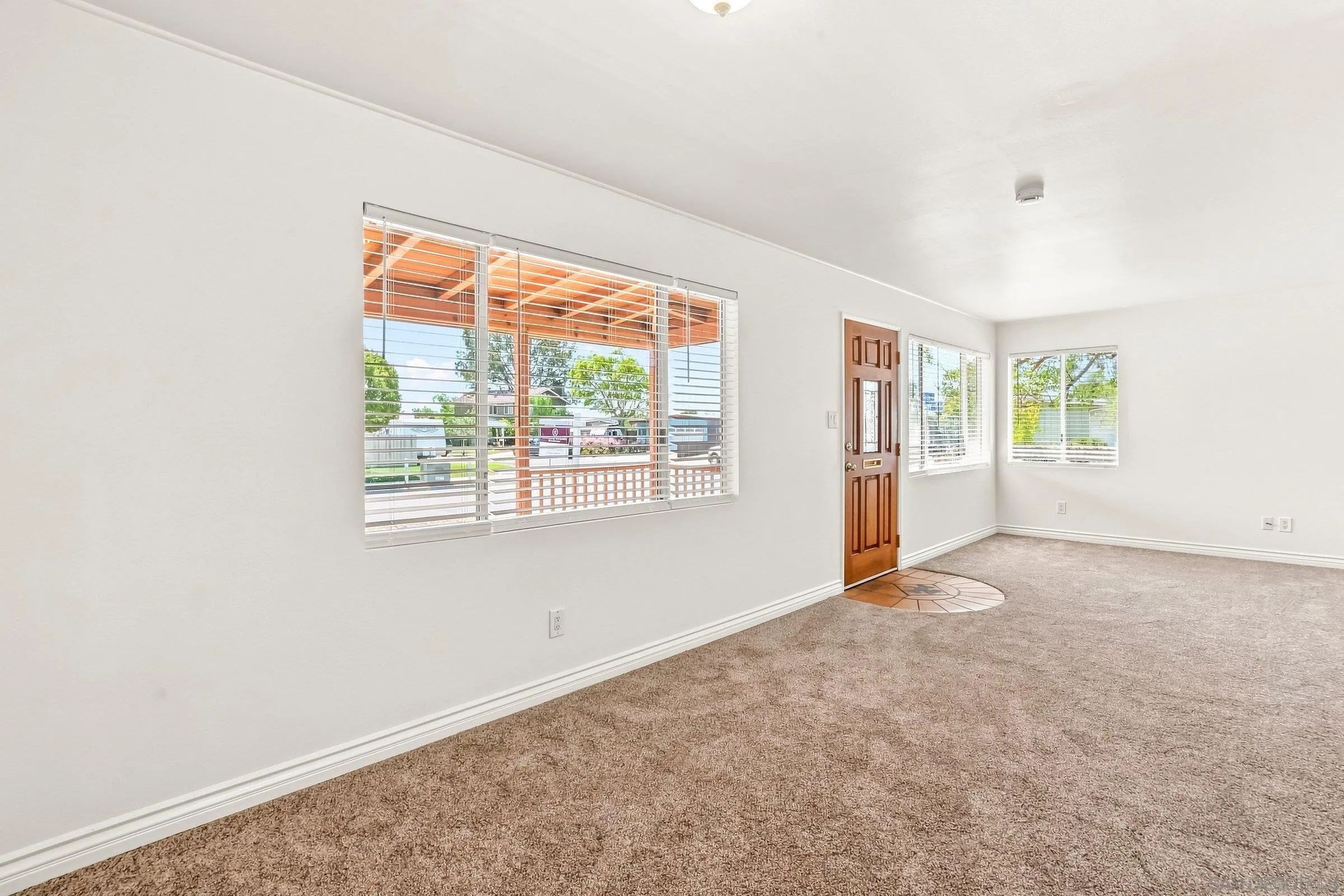https://cdn.realtyfeed.com/cdn/127/260021218/5cc2f40fee3a96a06cbef56e968955d9.webp