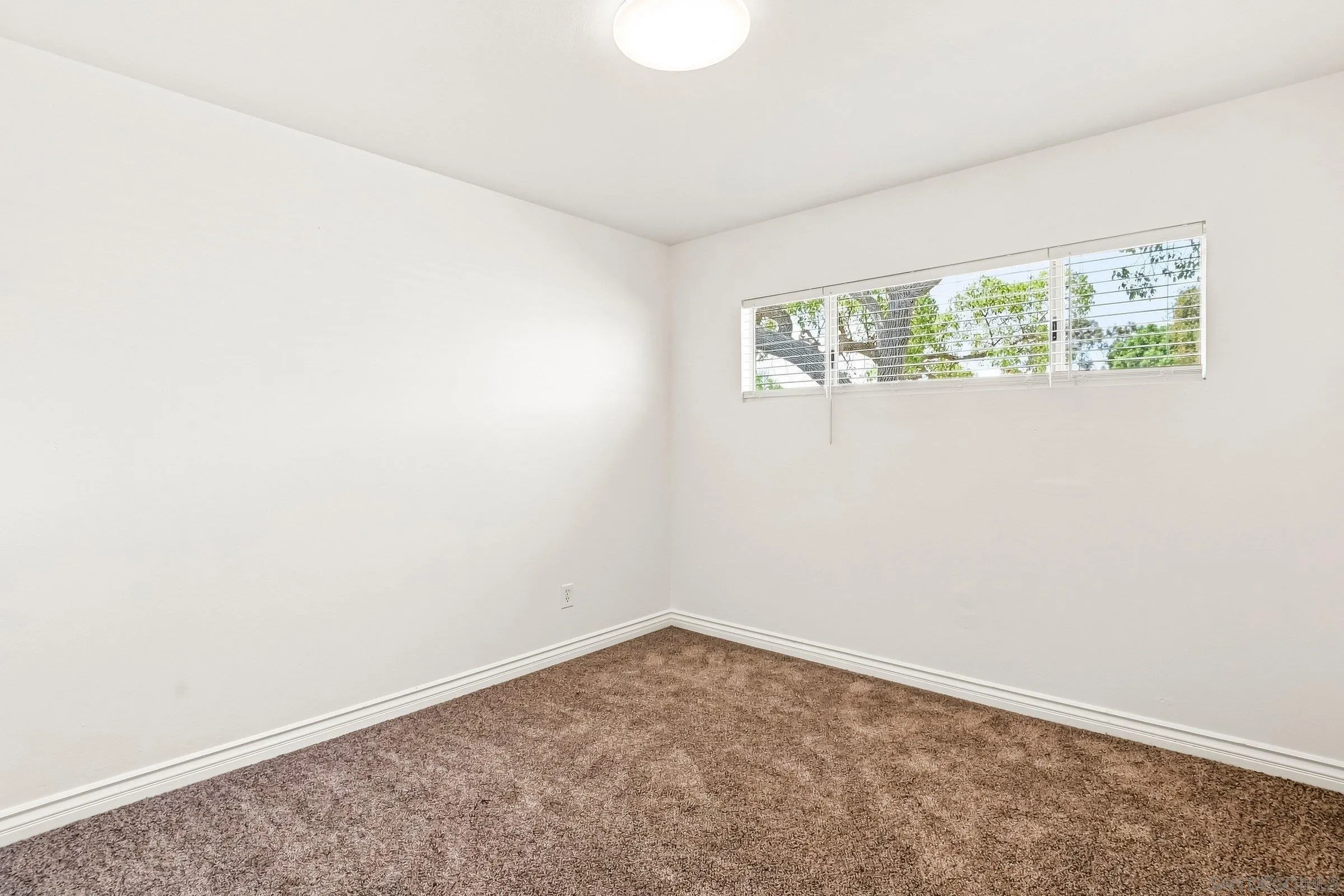 https://cdn.realtyfeed.com/cdn/127/260021218/8f6d7fbb1f45be148c5baf850d420f21.webp