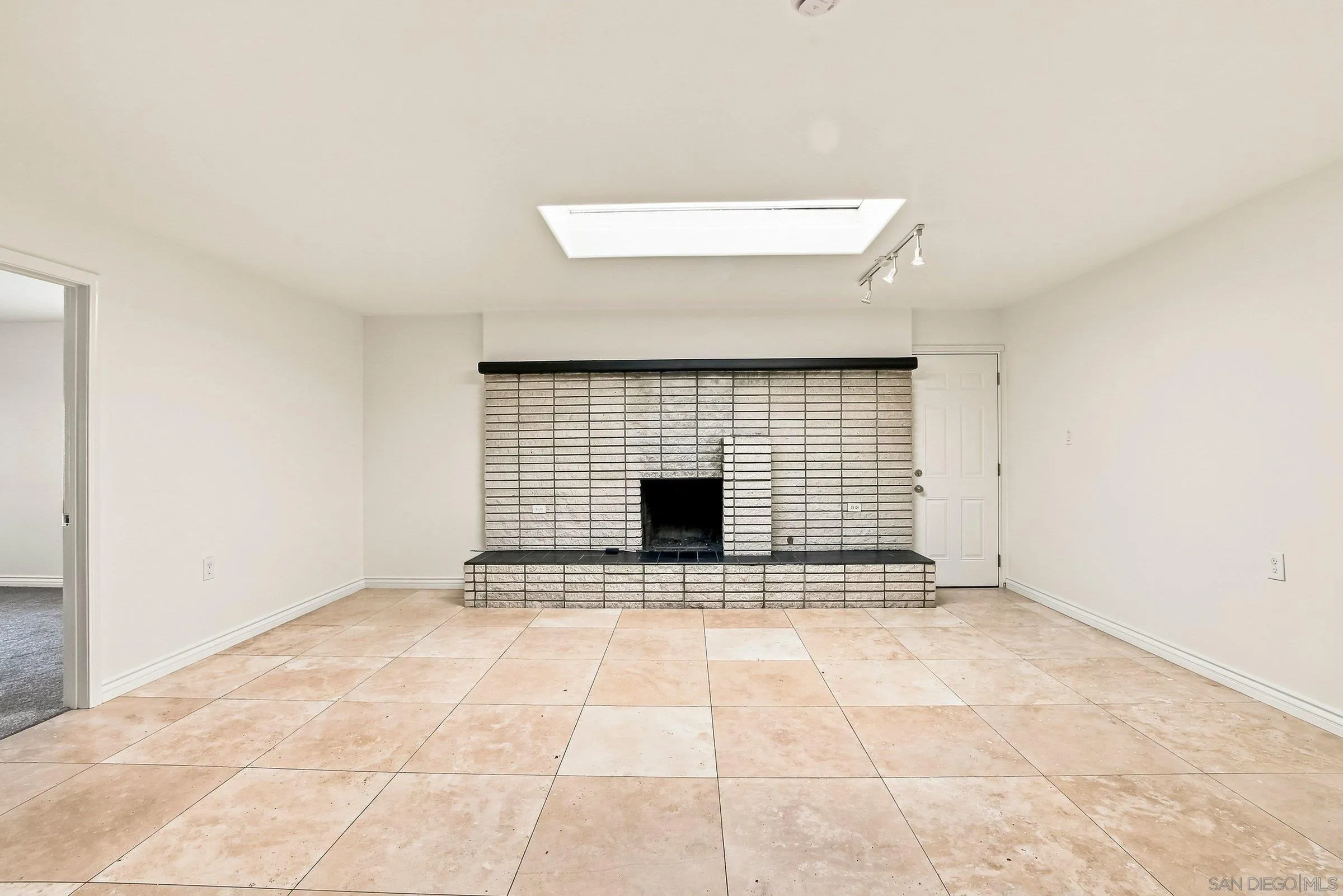 https://cdn.realtyfeed.com/cdn/127/260021218/9b666ab24a4c7c92b7afb07157a7aaaf.webp
