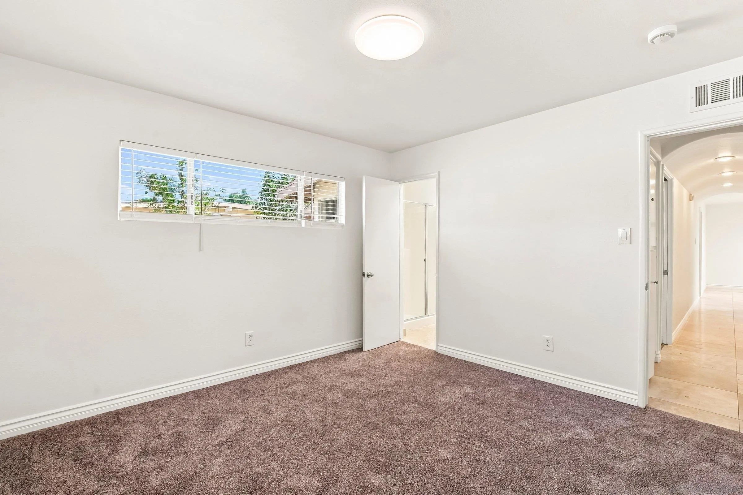 https://cdn.realtyfeed.com/cdn/127/260021218/b85d8964b38777dcec749fdbcff562e3.webp