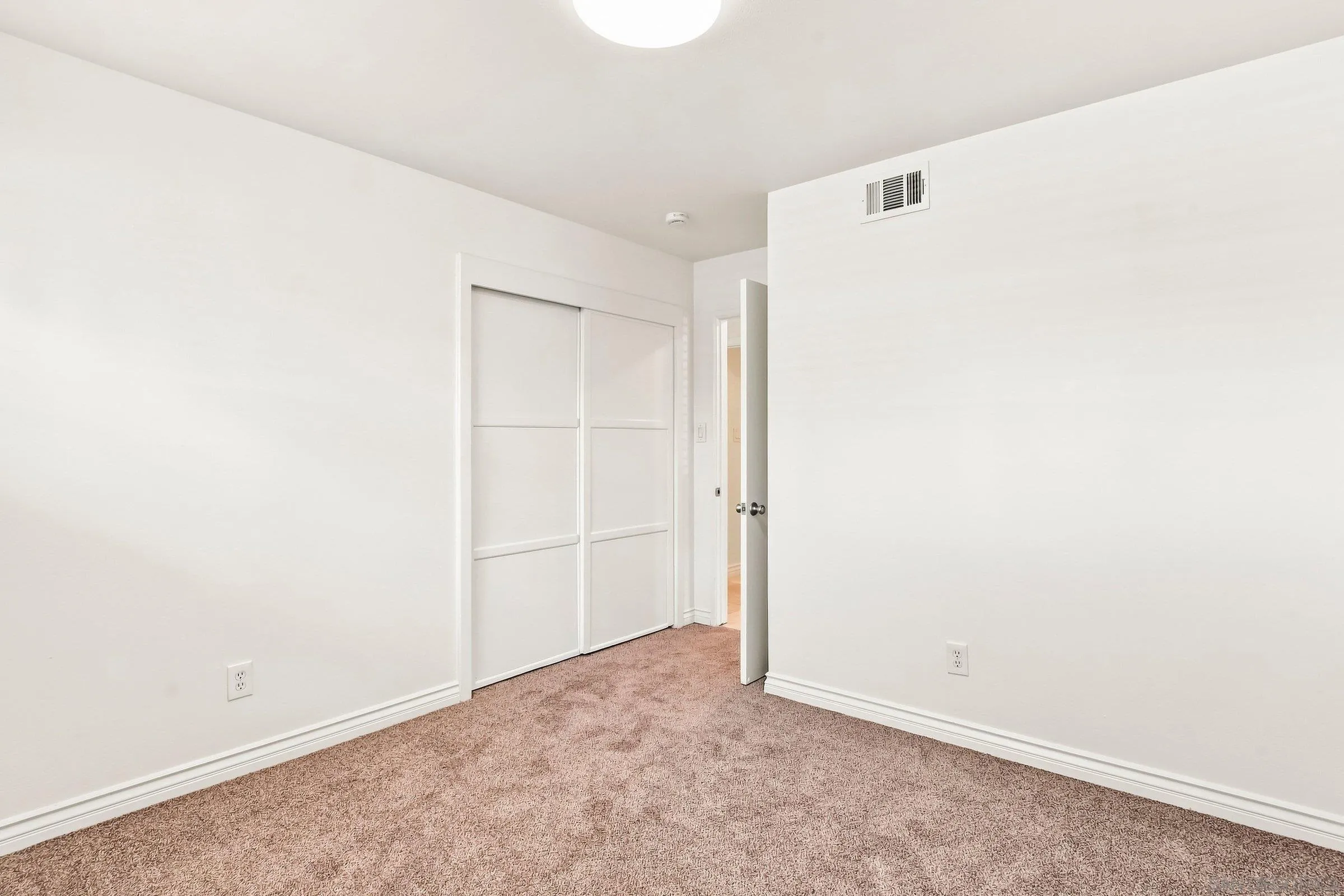https://cdn.realtyfeed.com/cdn/127/260021218/d2a3e9127b8d2636bfb5680cd25ab1f4.webp