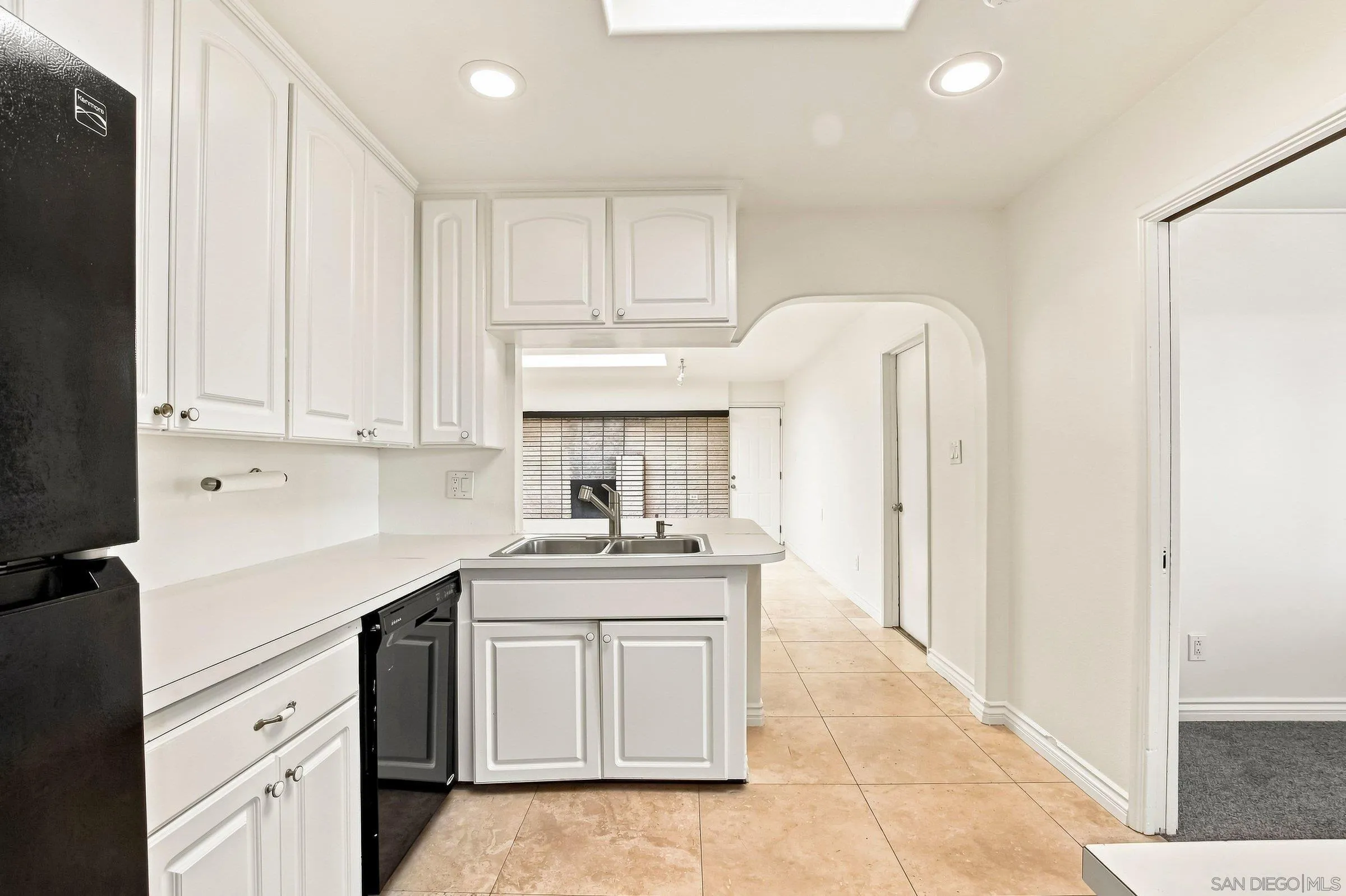 https://cdn.realtyfeed.com/cdn/127/260021218/d37dcff07fed9dda9a6e7184a16836f8.webp