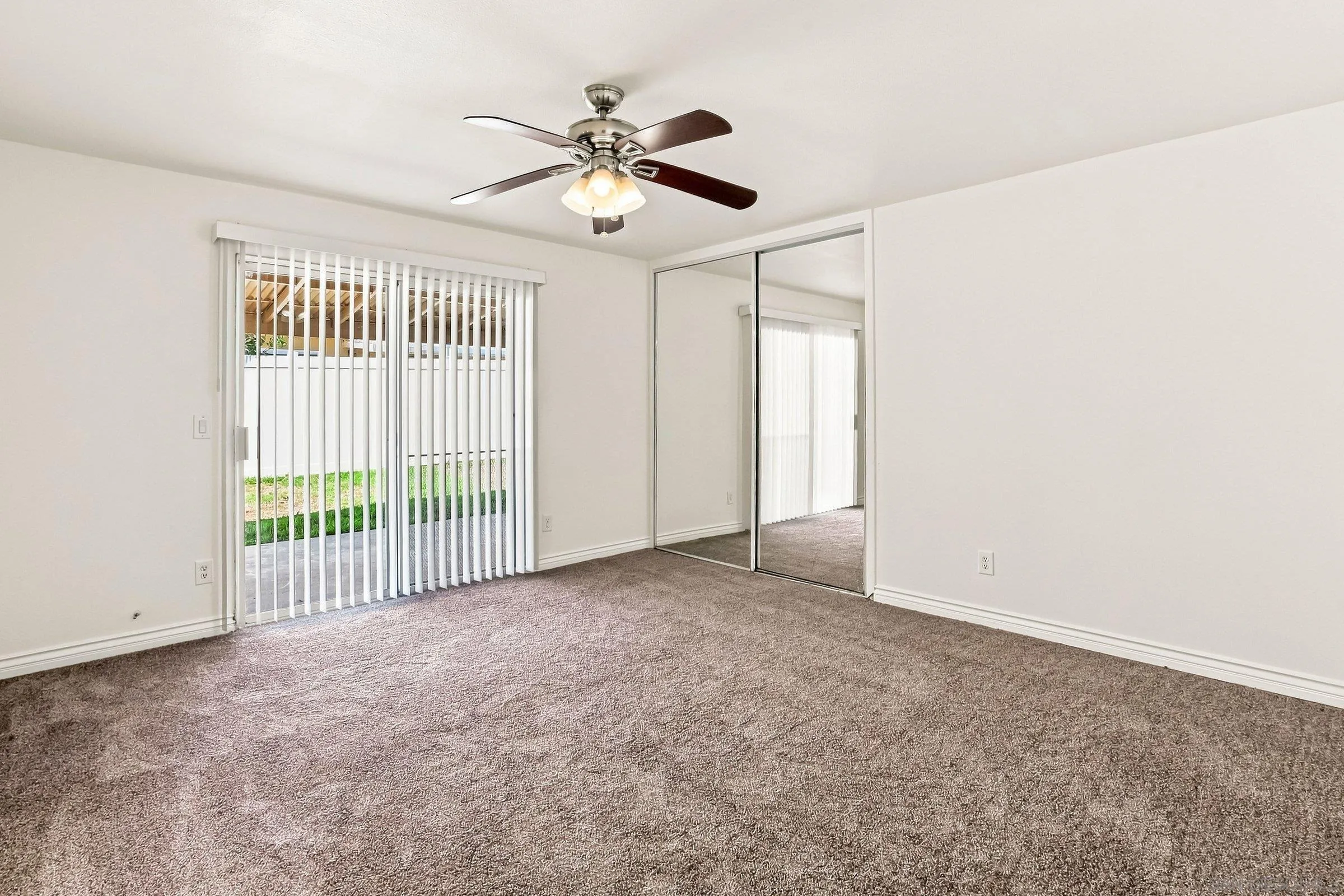 https://cdn.realtyfeed.com/cdn/127/260021218/ed48166ec392b592773908fb5dad6817.webp
