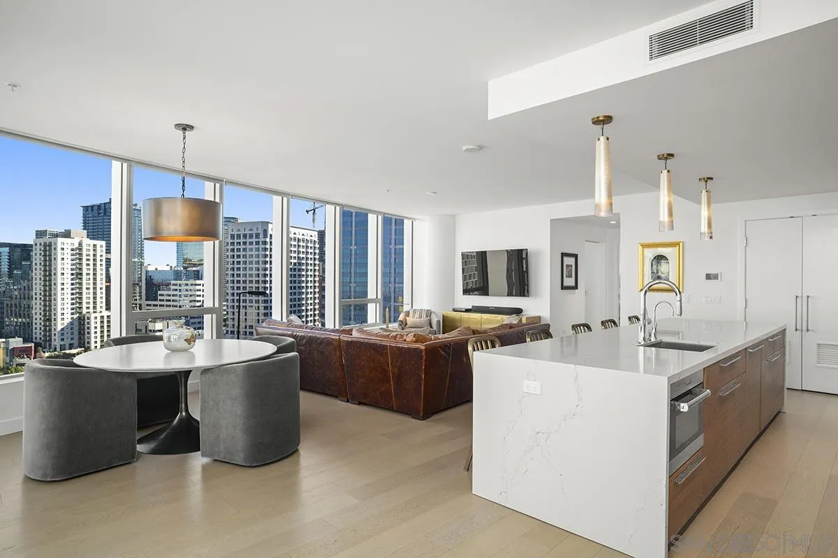 https://cdn.realtyfeed.com/cdn/127/260021221/4bdea42a9c3f0df6baf99514cdc88b56.webp
