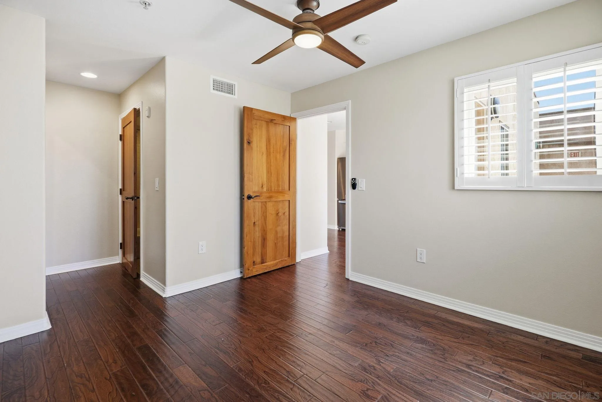 https://cdn.realtyfeed.com/cdn/127/260021229/0175cd45b16ad99054ebbe505e26f533.webp