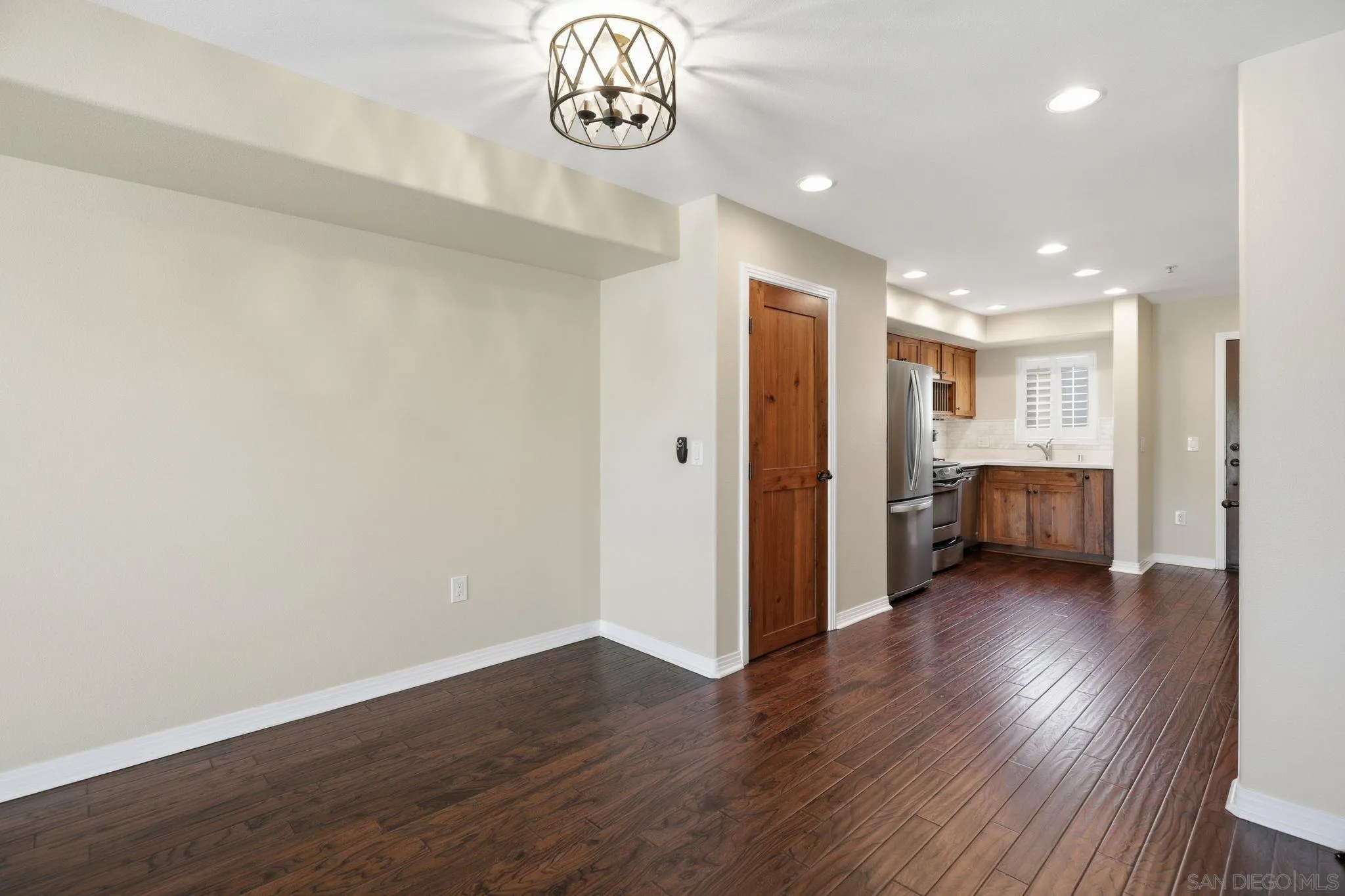 https://cdn.realtyfeed.com/cdn/127/260021229/56fe4485bf7d6de071908149d46c10ff.webp