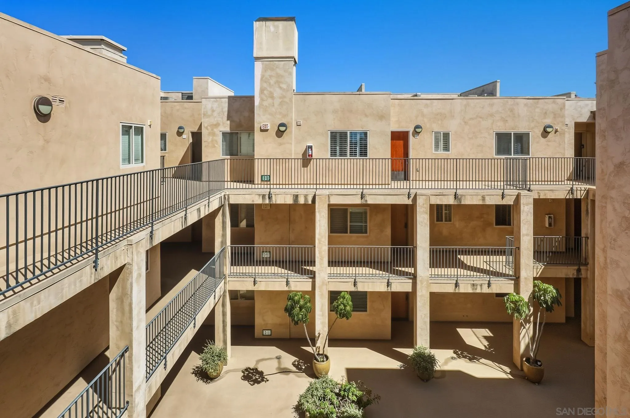 https://cdn.realtyfeed.com/cdn/127/260021229/658c09d5f4346b6214f9f4b094ef7d25.webp