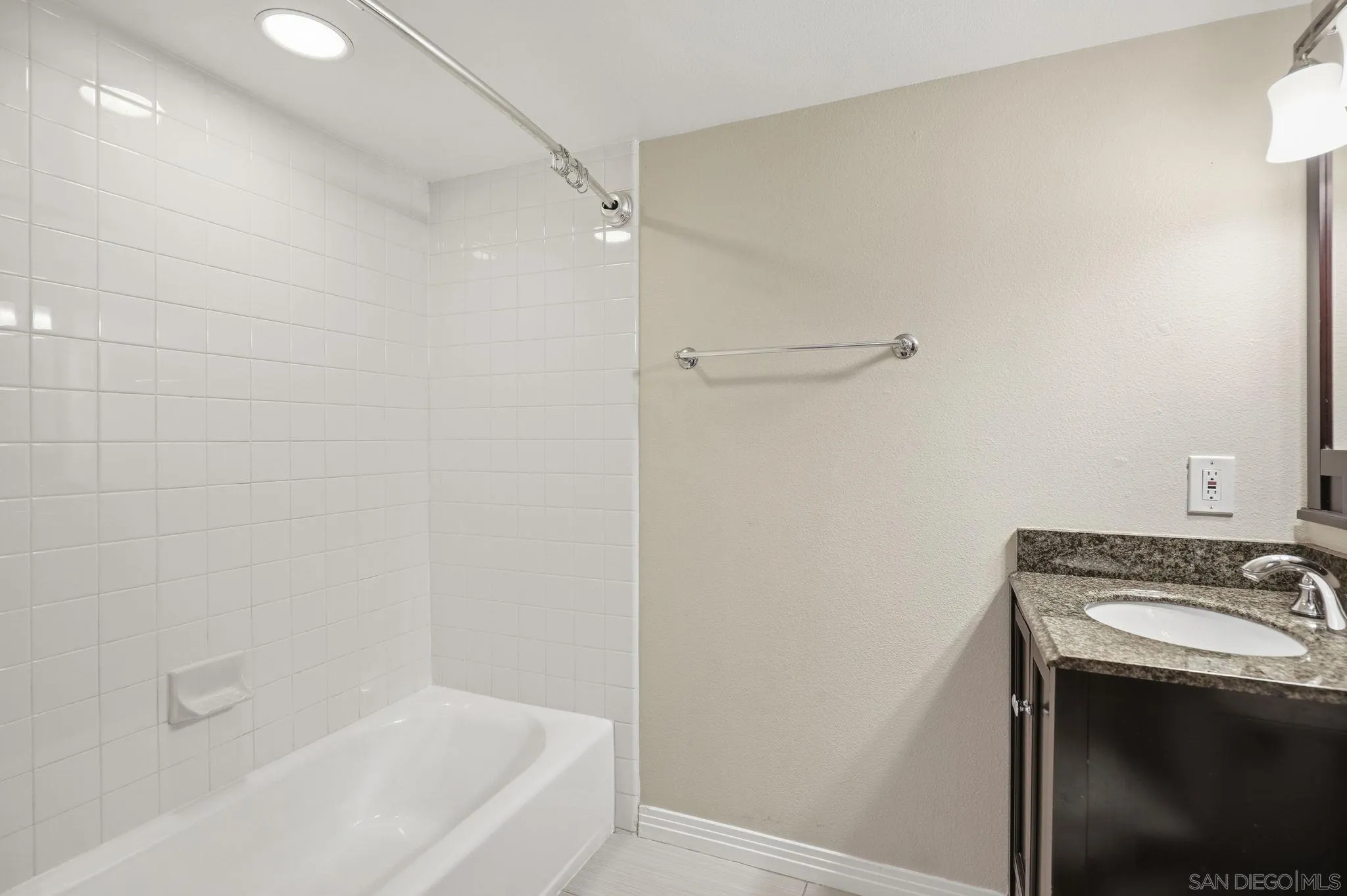 https://cdn.realtyfeed.com/cdn/127/260021229/d8b5fa30d1b4540aa97d8678ce2d710d.webp