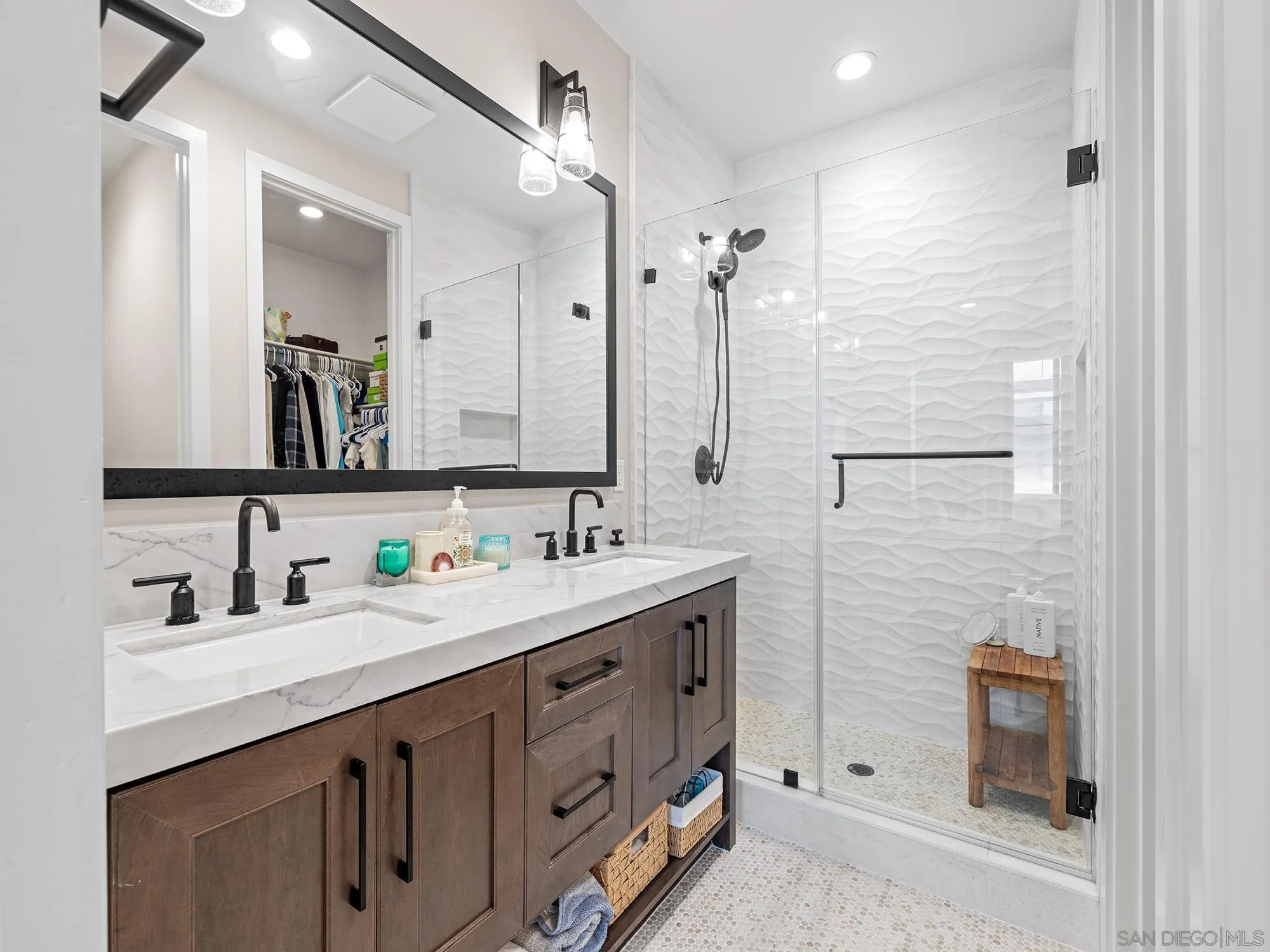 https://cdn.realtyfeed.com/cdn/127/260021231/4d405bbf671534095980022eb00377cd.webp