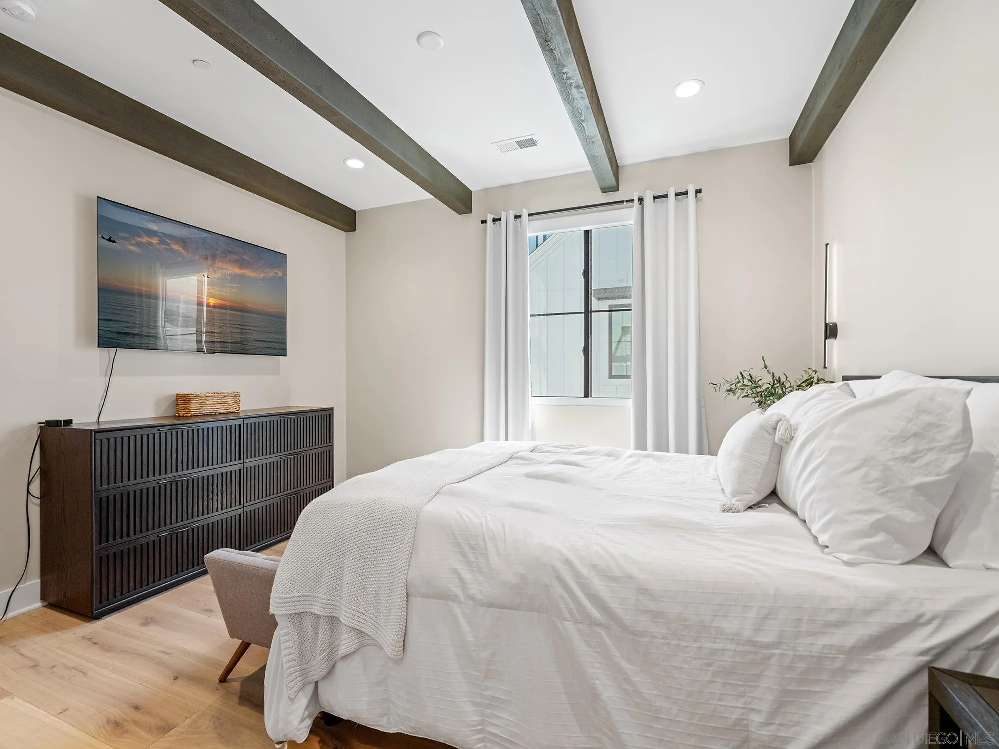 https://cdn.realtyfeed.com/cdn/127/260021231/503955a1972d57b66aac112a8657c40b.webp
